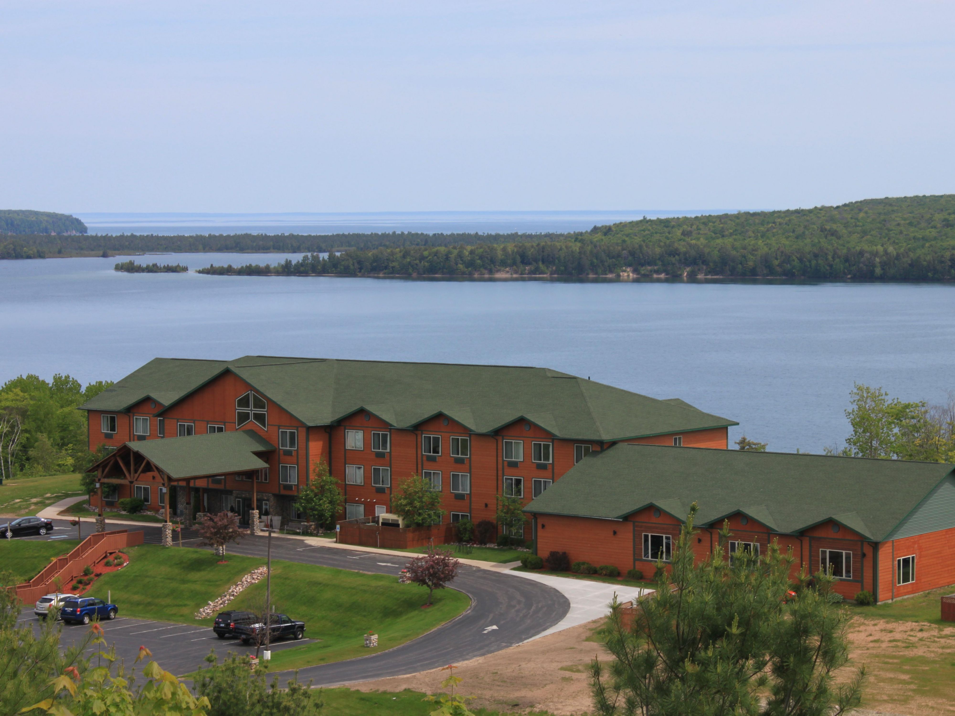 Munising, MI Hotel on Lake Superior | Holiday Inn Express Munising-Lakeview