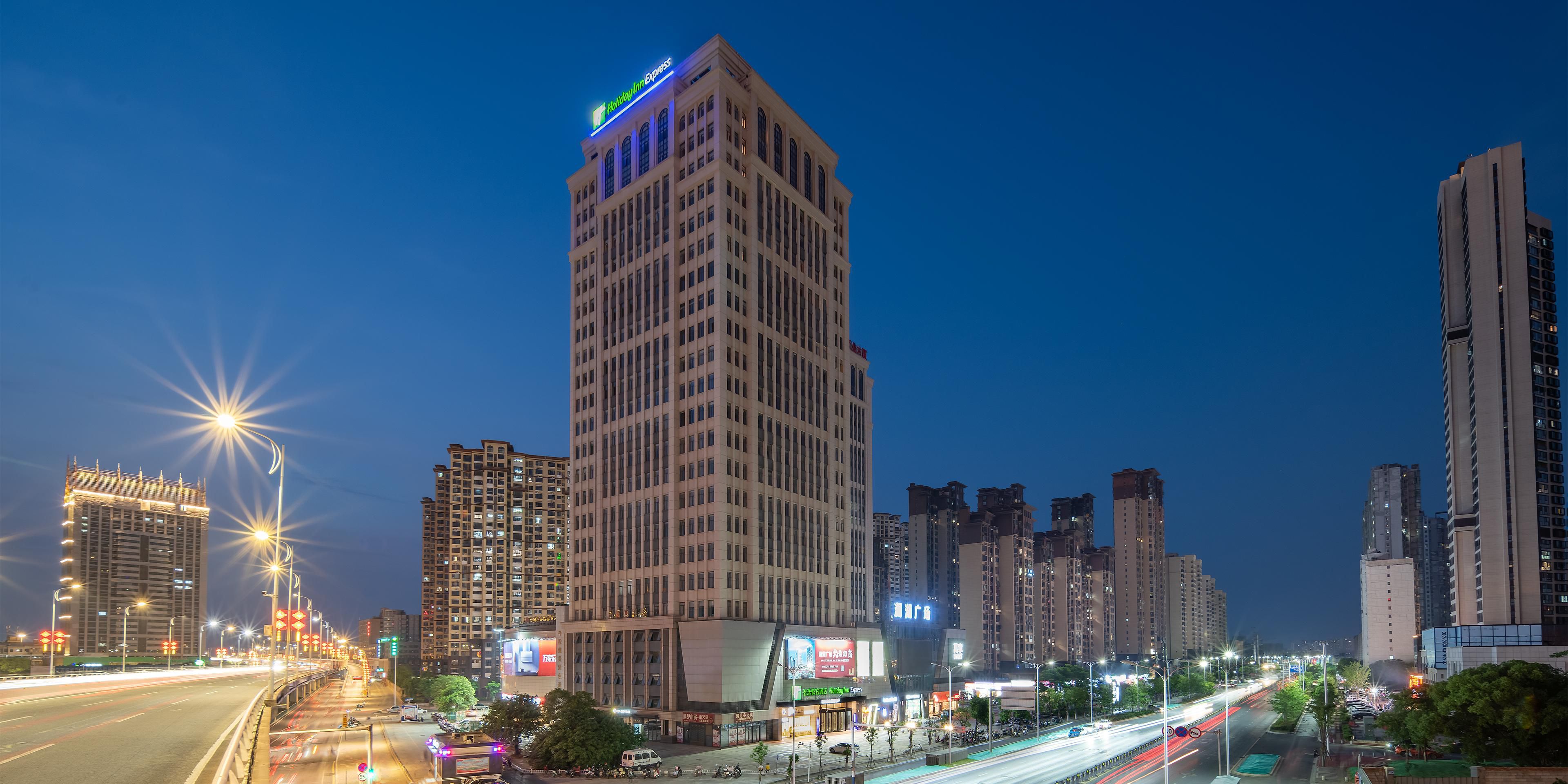 Holiday Inn Express Nanchang Qingshan vista al lago