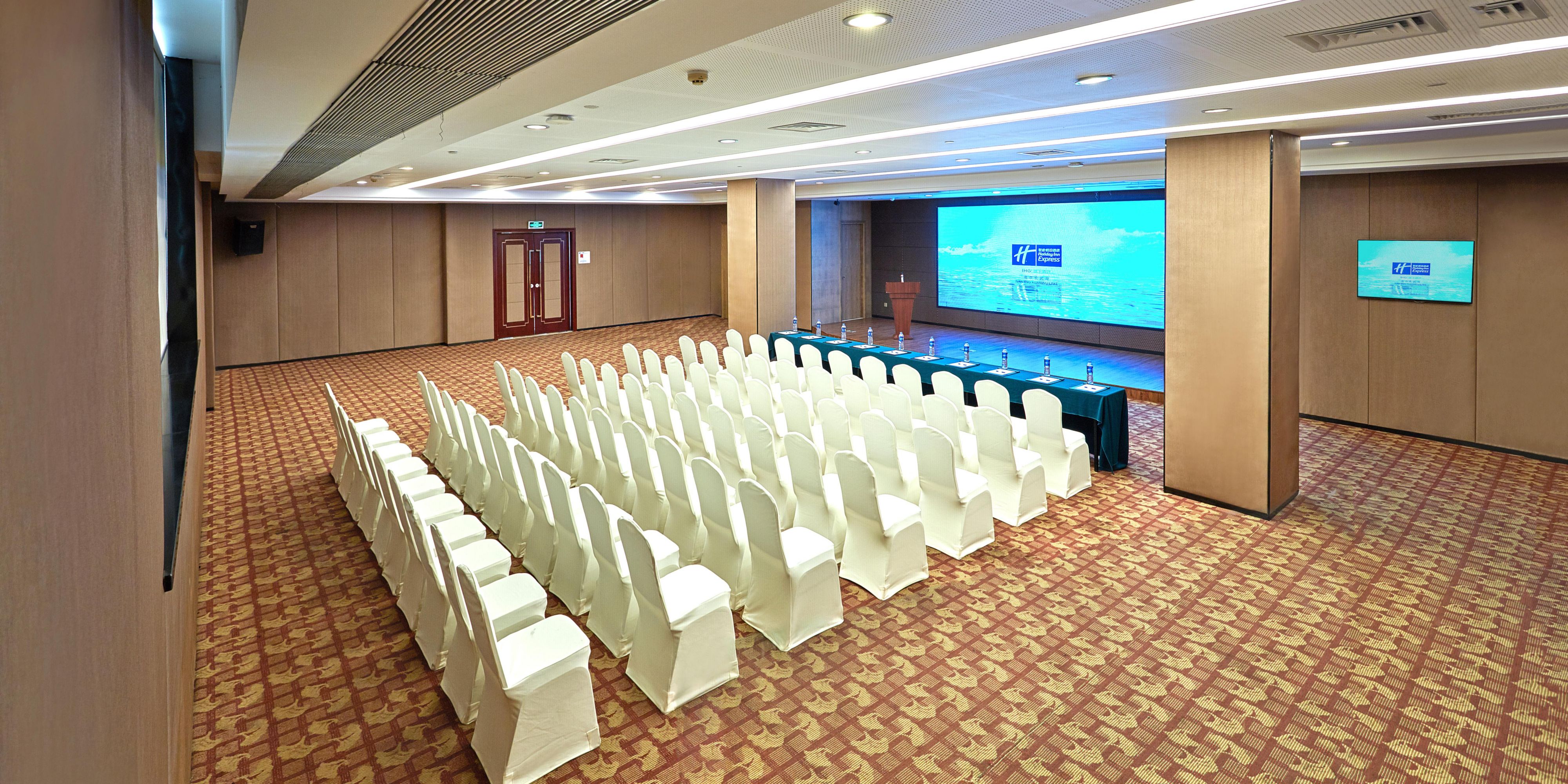200 square meters of venue, can accommodate 100 people desk type meeting, can receive 8 tables for dinner.