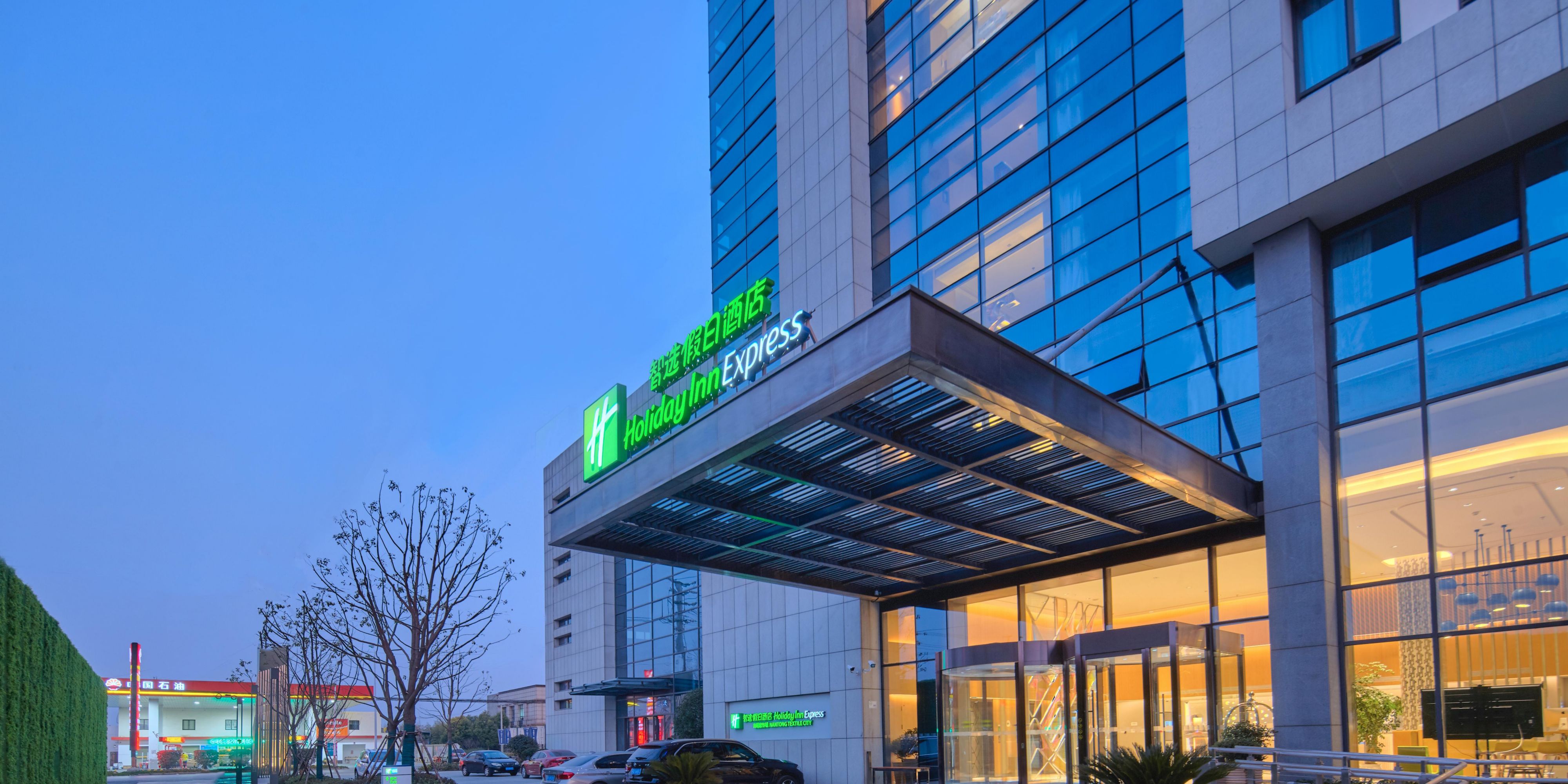 The hotel is located a famous textile city,spacious space, soft and bright light, high speed WiFi, daily breakfast buffet featuring Western and Chinese food, satellite television channels, comfortable beds and refreshing hot shower.complementary dinner food offer, complementary coffee and snakes all day, complementary shuttle to textile city center