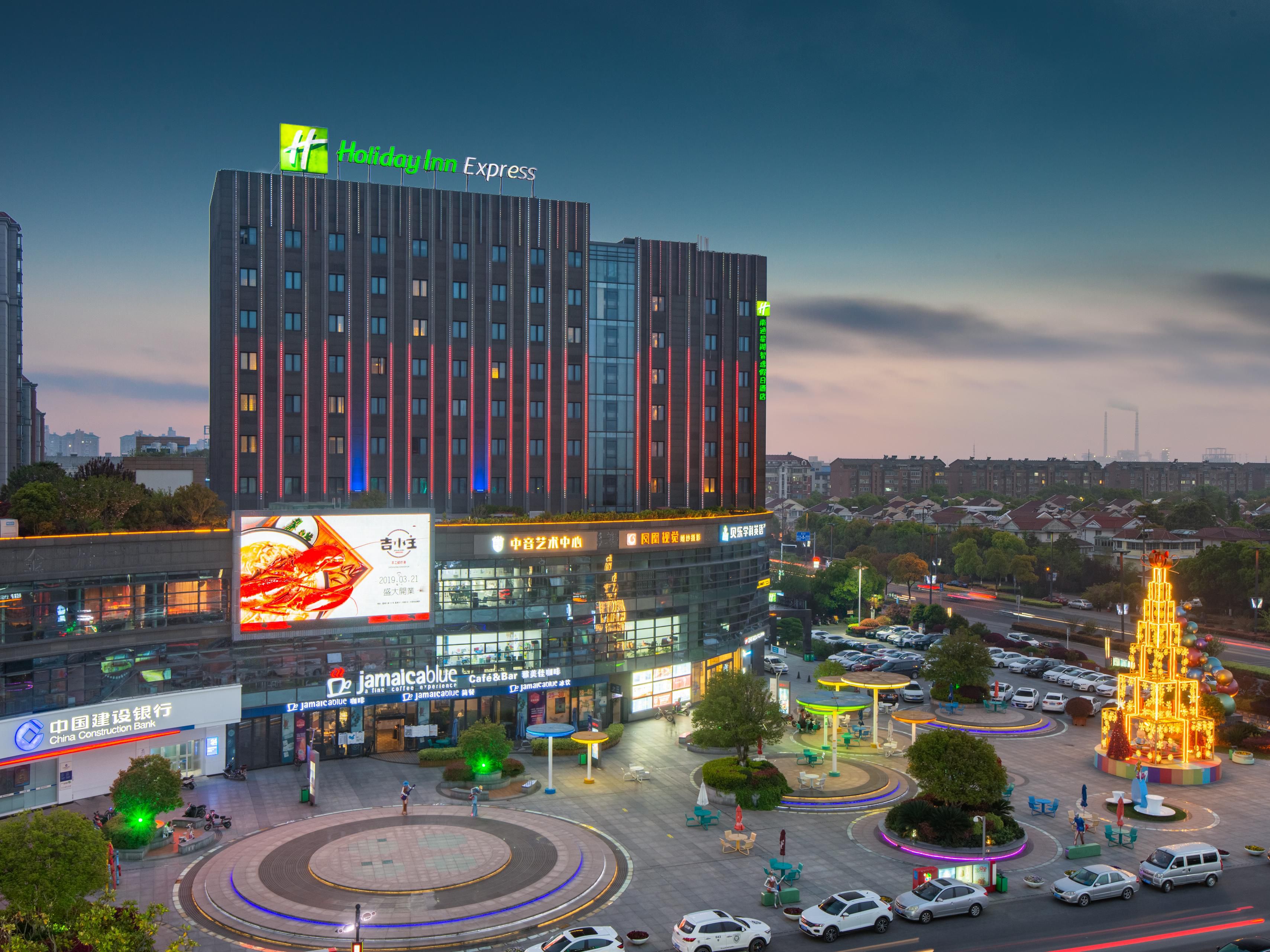 Hotel Exterior 