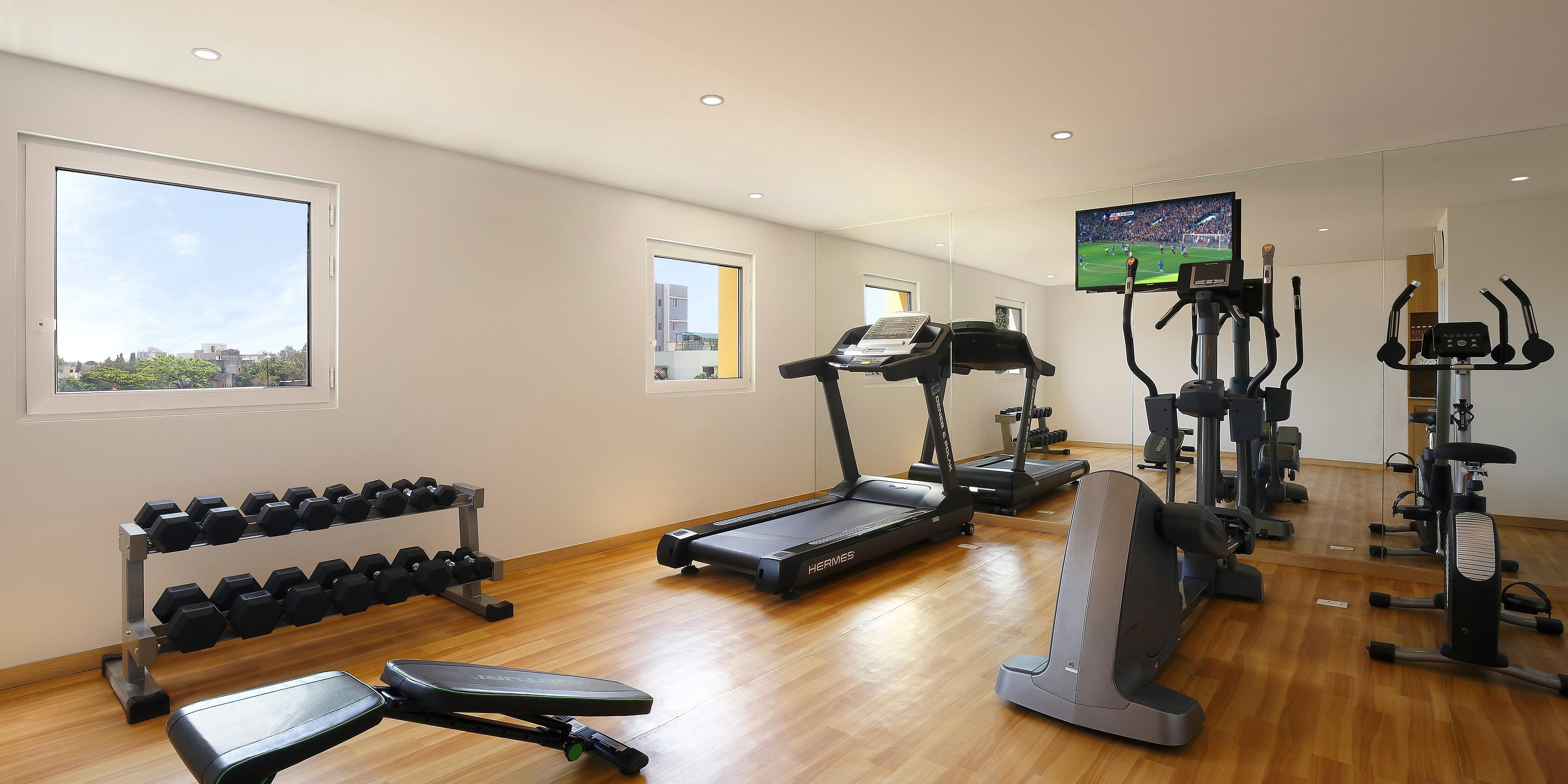 A heaven for fitness enthusiasts, the Fitness Center at the Holiday Inn Express Nashik features state-of-the-art training and workout equipment including treadmills, individual strength workout stations, cross trainers and a free weights section, equipped with exercise balls and Yoga mats 