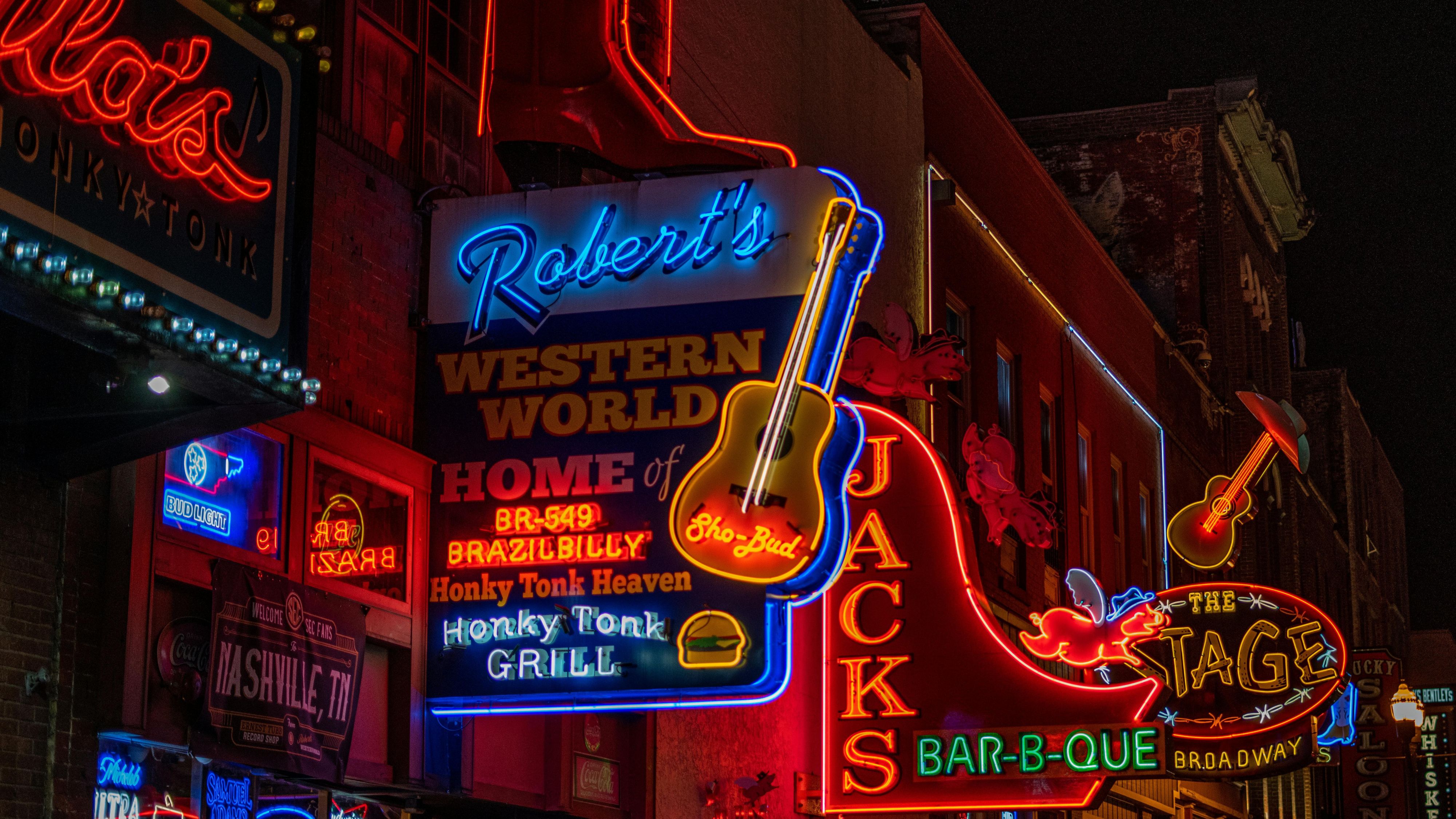 Street in Nashville with bars and neon signs