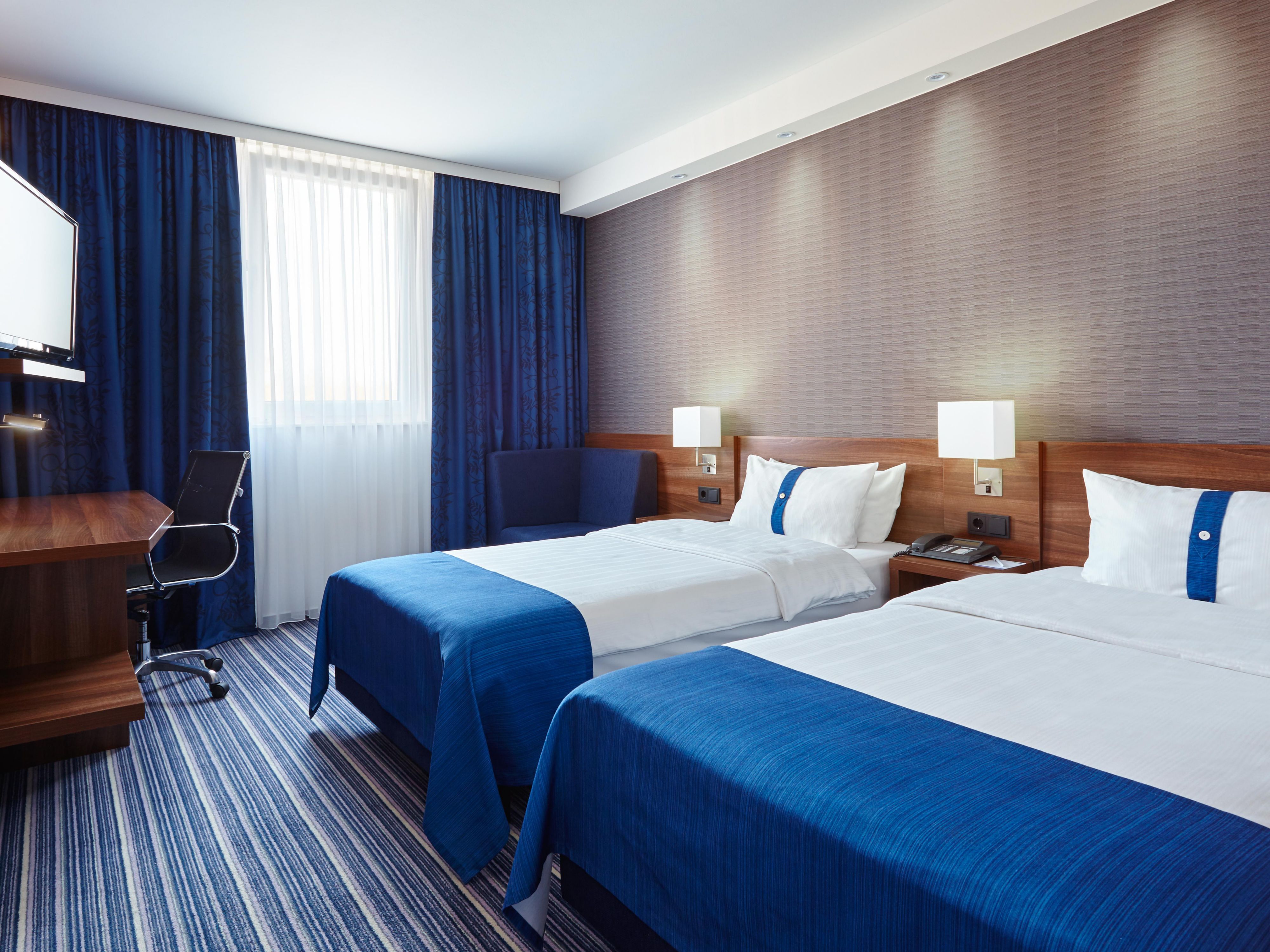 Convenient Two Single Nonsmoking Room