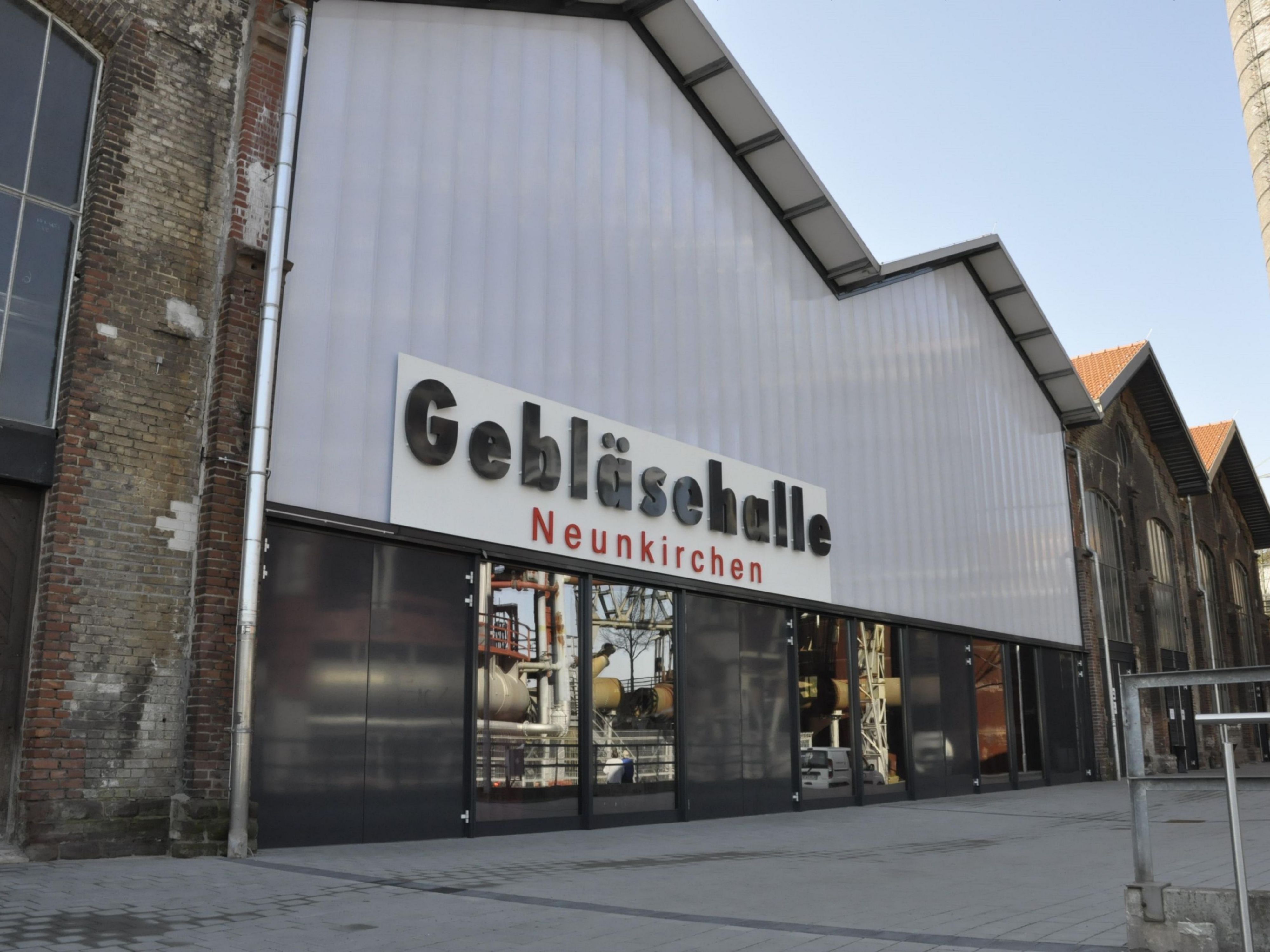 Combine your event in the Gebläsehalle with a night in our hotel.
