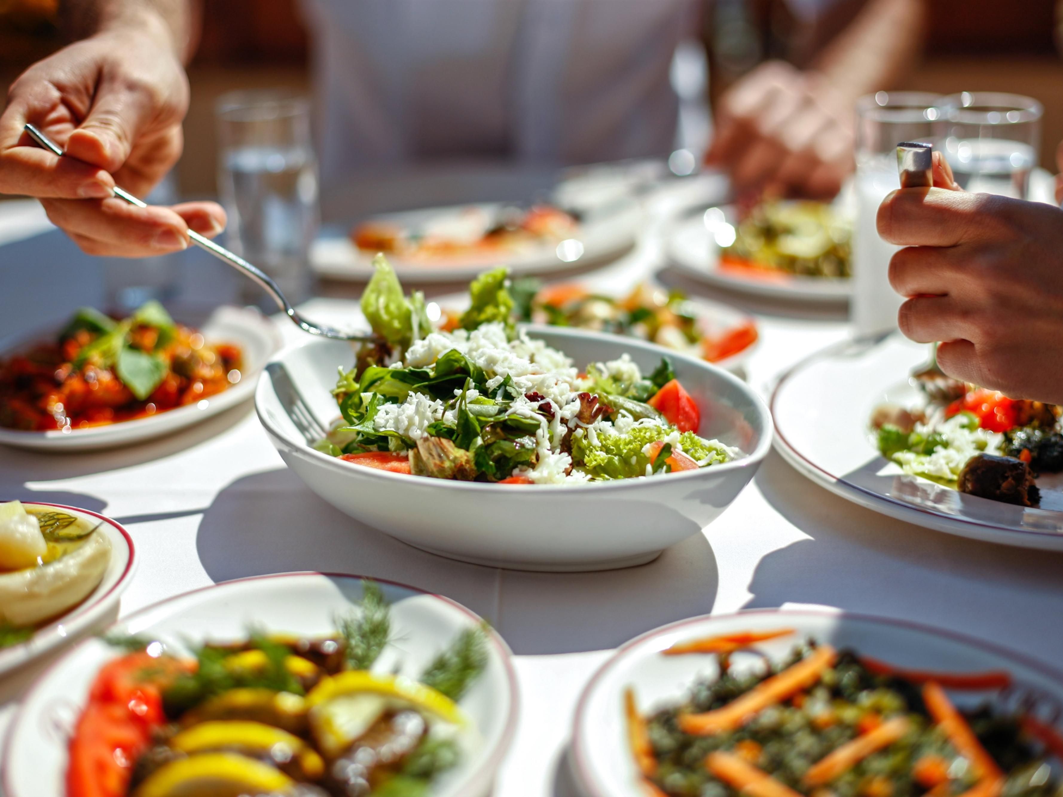 Every day, Chelsea Bites Bar & Grill offers made-to-order items including light bites and appetizers, fresh salads and sides, plus a selection of main plates and refreshments. All are delivered directly to our hotel lobby for your convenience after a busy day in Manhattan.