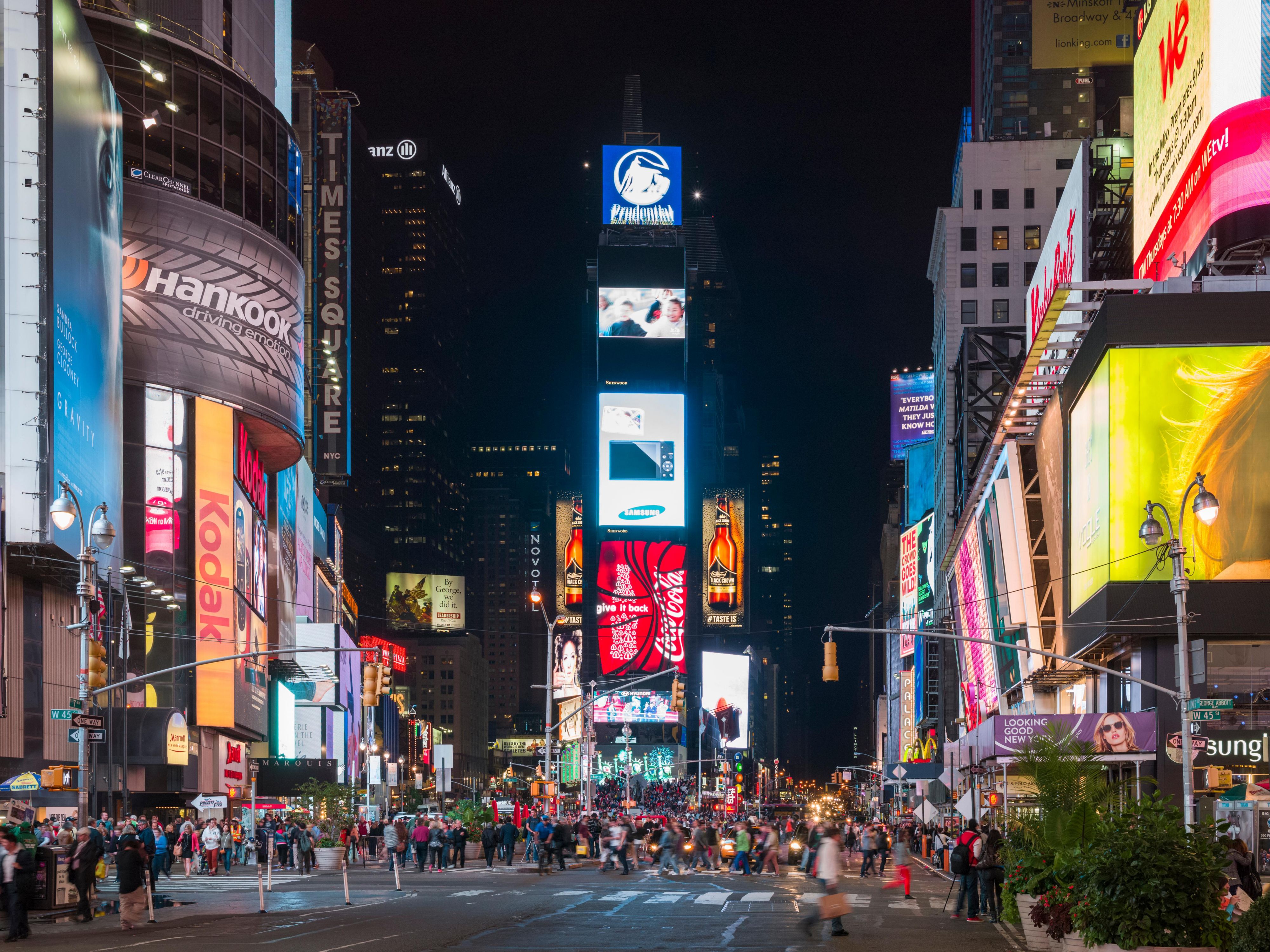 Our Holiday Inn Express hotel in Midtown is surrounded by popular local attractions including Times Square, Bryant Park, Hudson Yard, Central Park, Madison Square Gardens, Broadway and so many New York landmarks and attractions.

