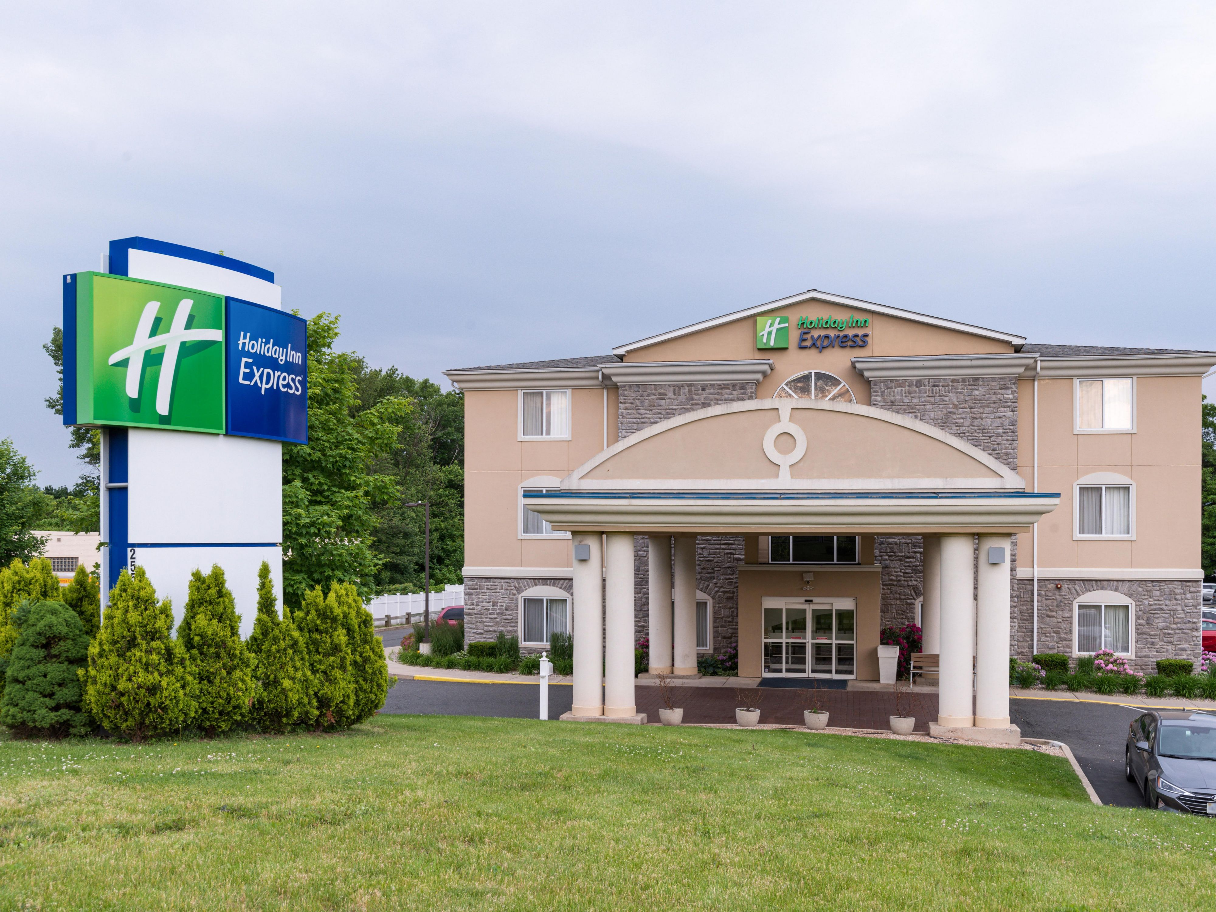 Holiday Inn Express Newington 6533323575 4x3