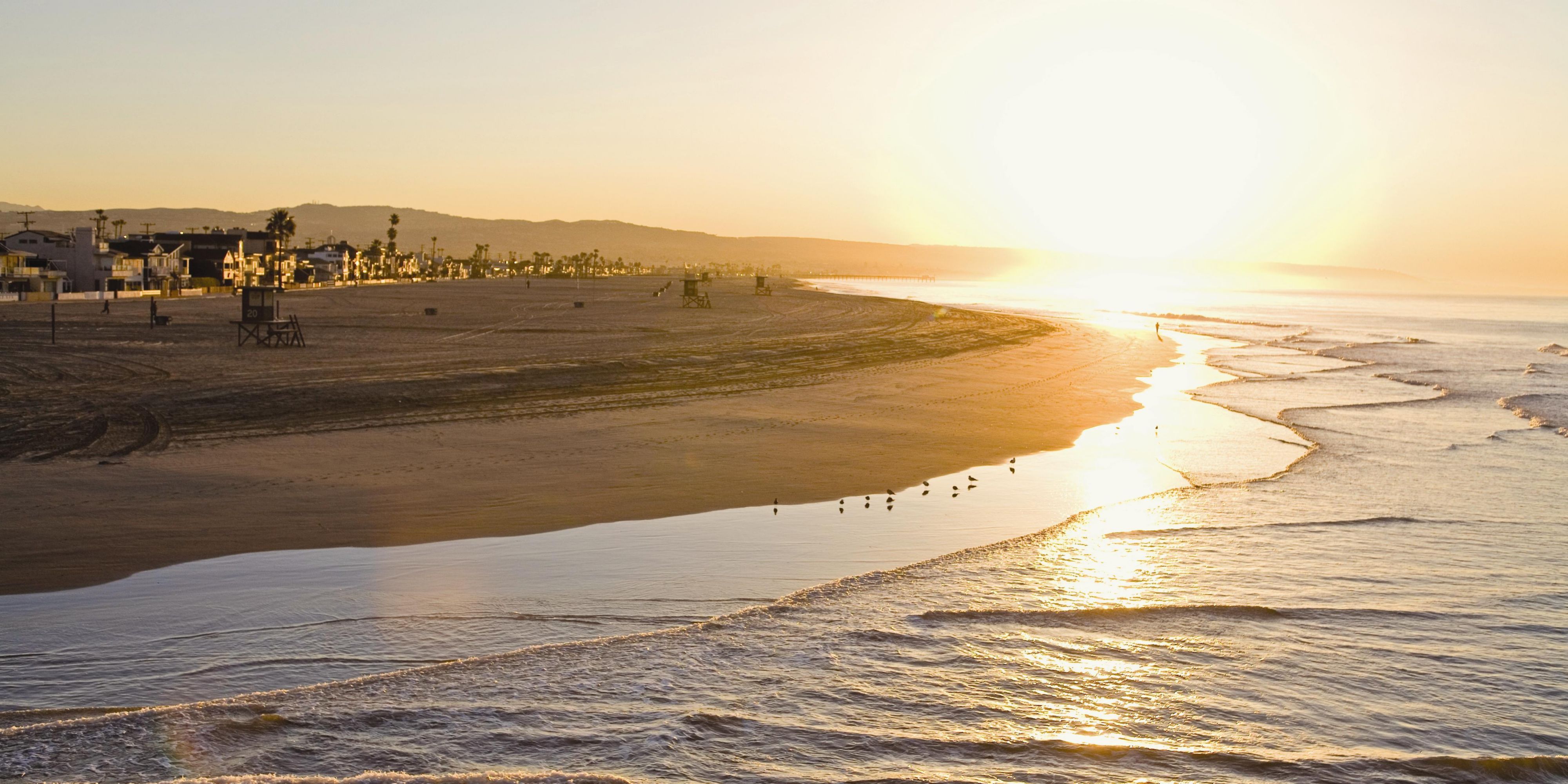 Head over to the Balboa Peninsula for beautiful beaches, miles of beachfront boardwalk, and of course, the Newport Beach Pier. Balboa Peninsula is within walking distance from the hotel and has something for everyone! Enjoy surfing, swimming, shops, dining, and more.  