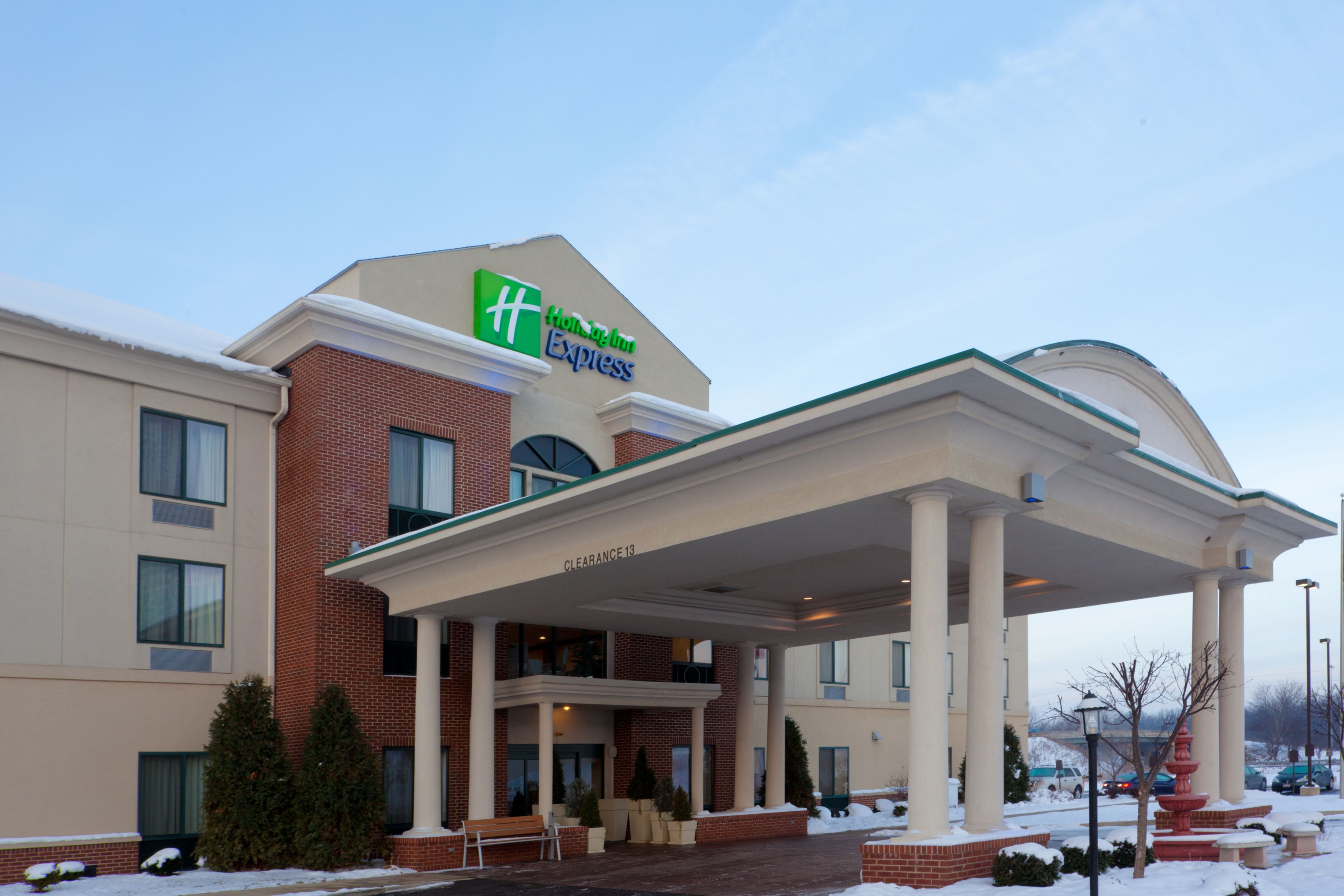 Hotels in Newtown Falls, Ohio | Holiday Inn Express Lordstown-Newton Falls/ Warren