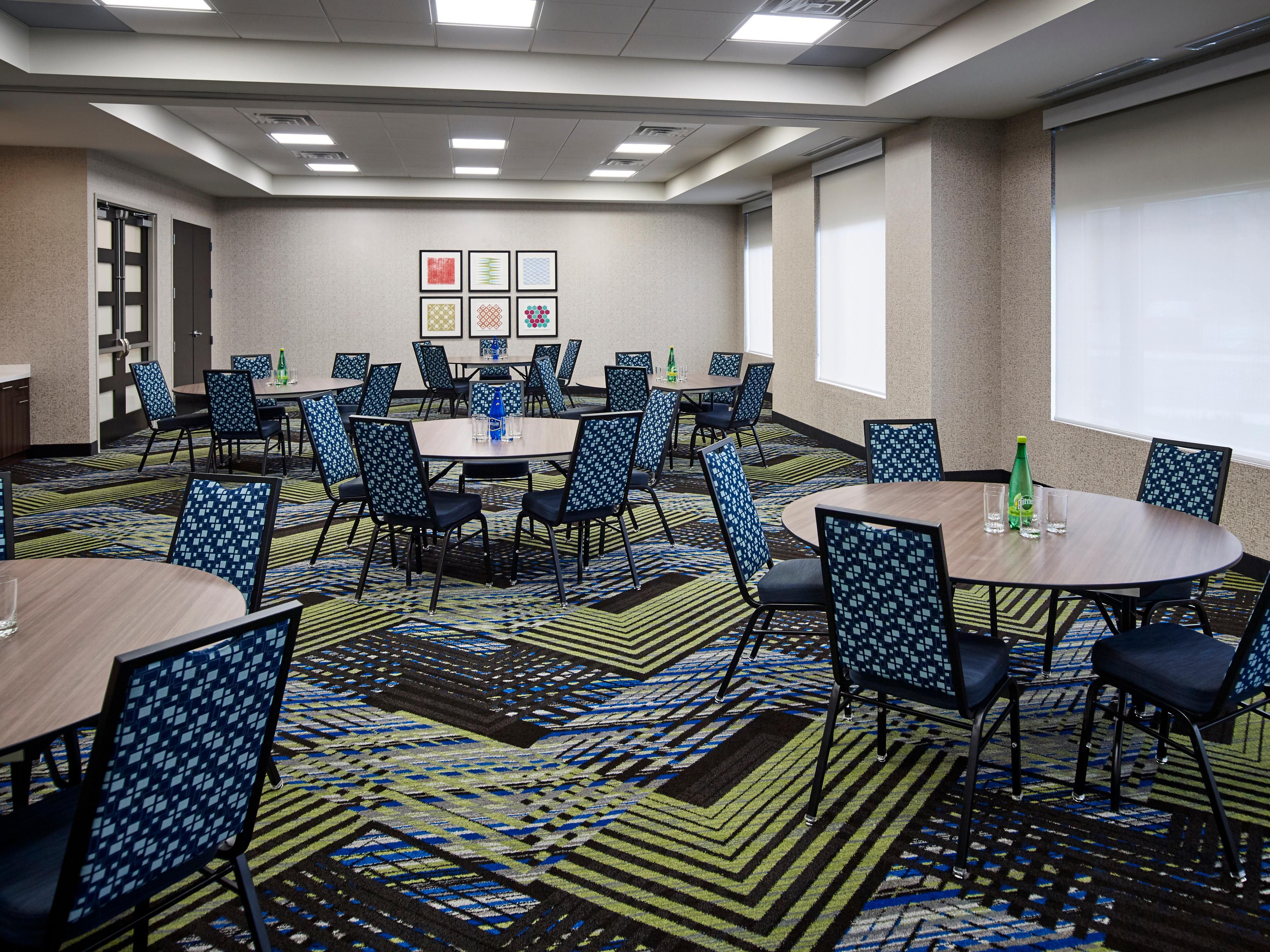 Holiday Inn Express Niagara-on-the-Lake offers over 2,300 square feet of versatile meeting space boasting large windows with natural light. Full catering options include our All Day Meeting Package consisting of coffee & tea service, morning & afternoon breaks and a working lunch, all at a great price! Contact us today for more information!