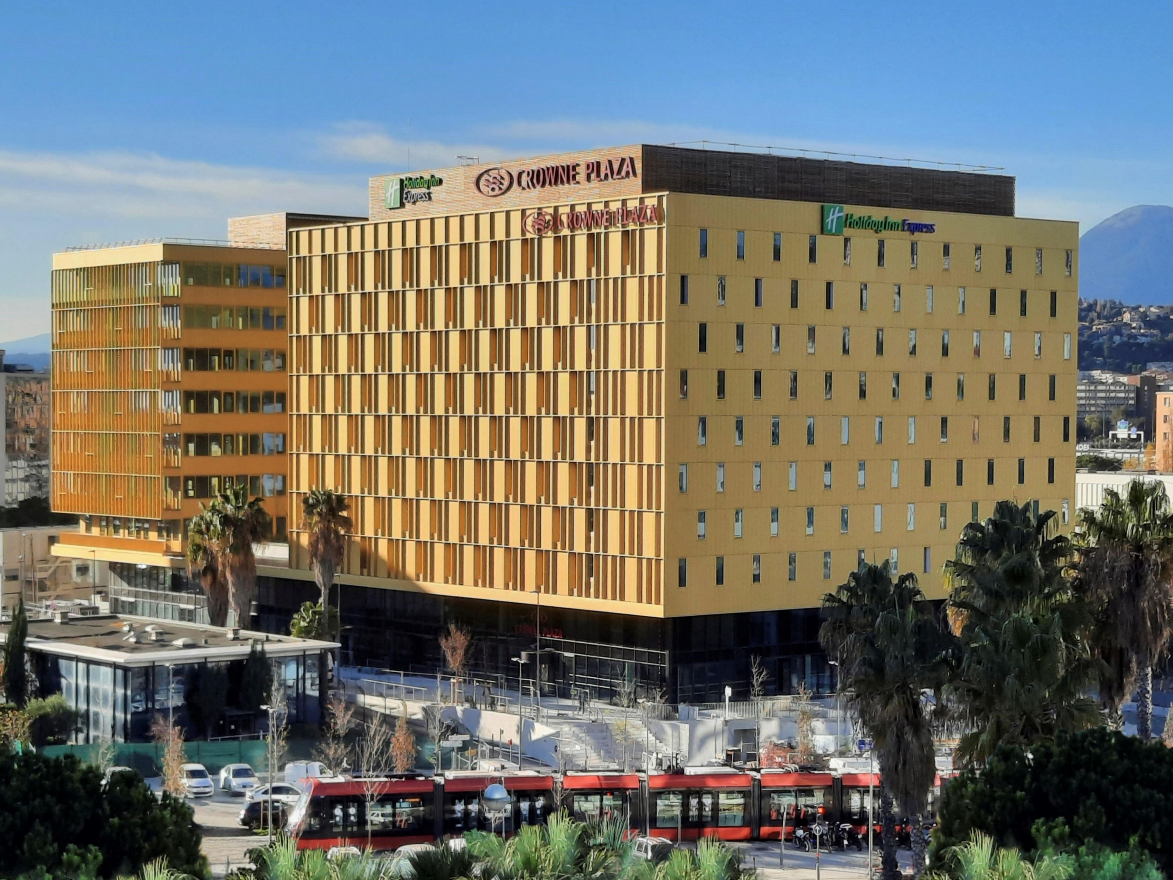 You arrive by plane? Take the Tramway line 2 (dir. Port Lympia) or 3 (dir. St Isidore) for free from the airport terminal and land in 5 minutes next to the hotel at the Grand Arénas stop. You want to discover Nice city centre? Get on the Tramway line 2 (dir. Port Lympia), you will arrive in 20 minutes. Nice St Augustin Train station at 600 meters.