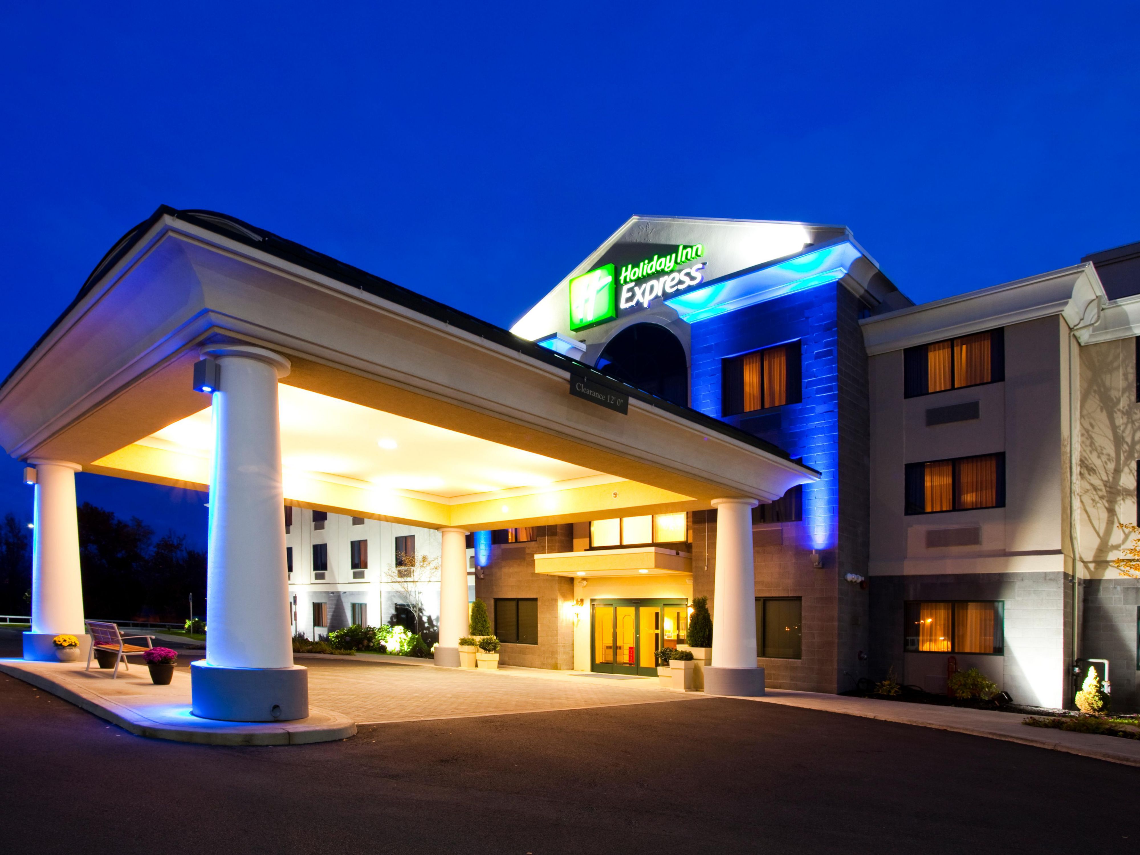 Affordable Hotels near Syracuse Airport | Holiday Inn ...