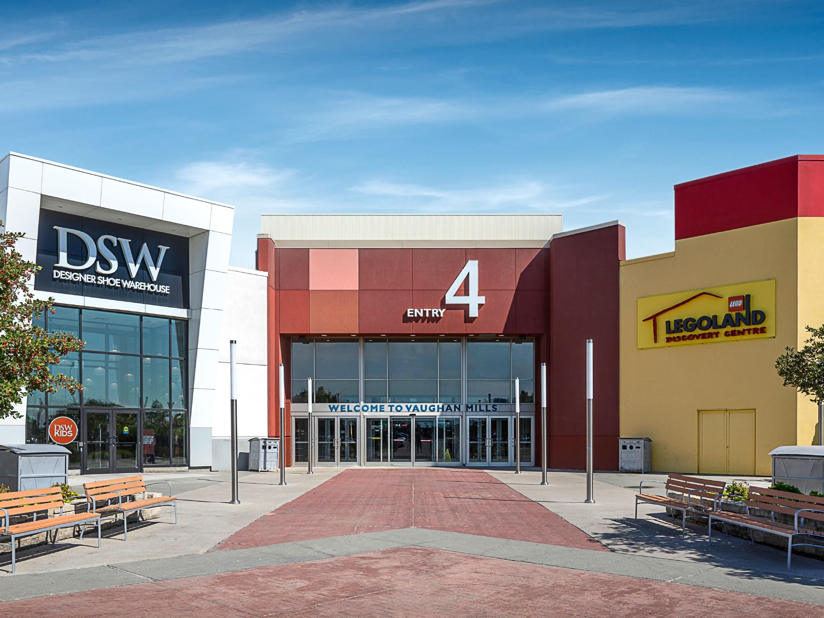 Located a short drive from Vaughan Mills Shopping Centre, the Holiday Inn Express Toronto North York is the ideal destination for families and shopping enthusiasts alike!  Home to over 200 stores and the thrilling LEGOLAND Discovery Centre, where creativity and fun come to life. 