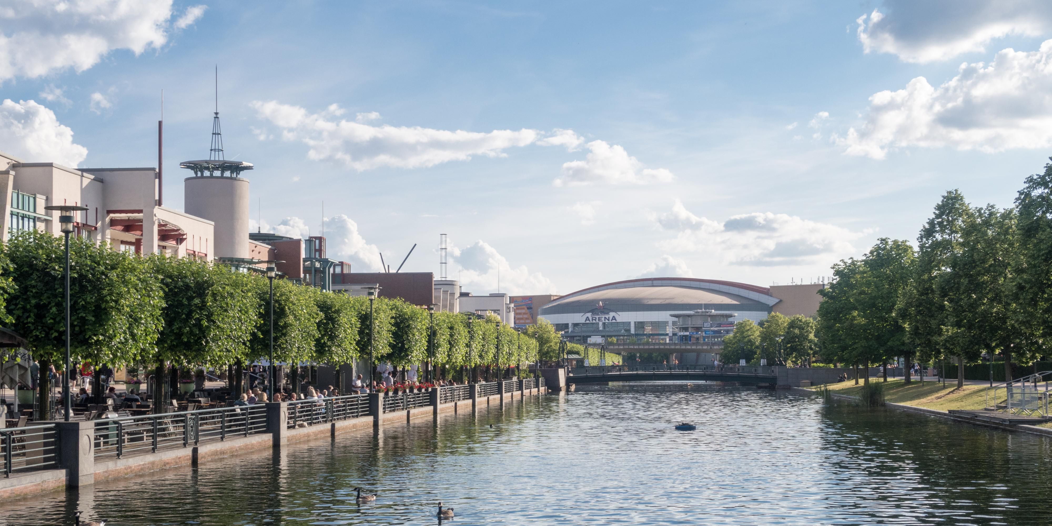 Just a five minute walk from our hotel to Rudolf Weber-Arena and your favourite artists will be within reach.