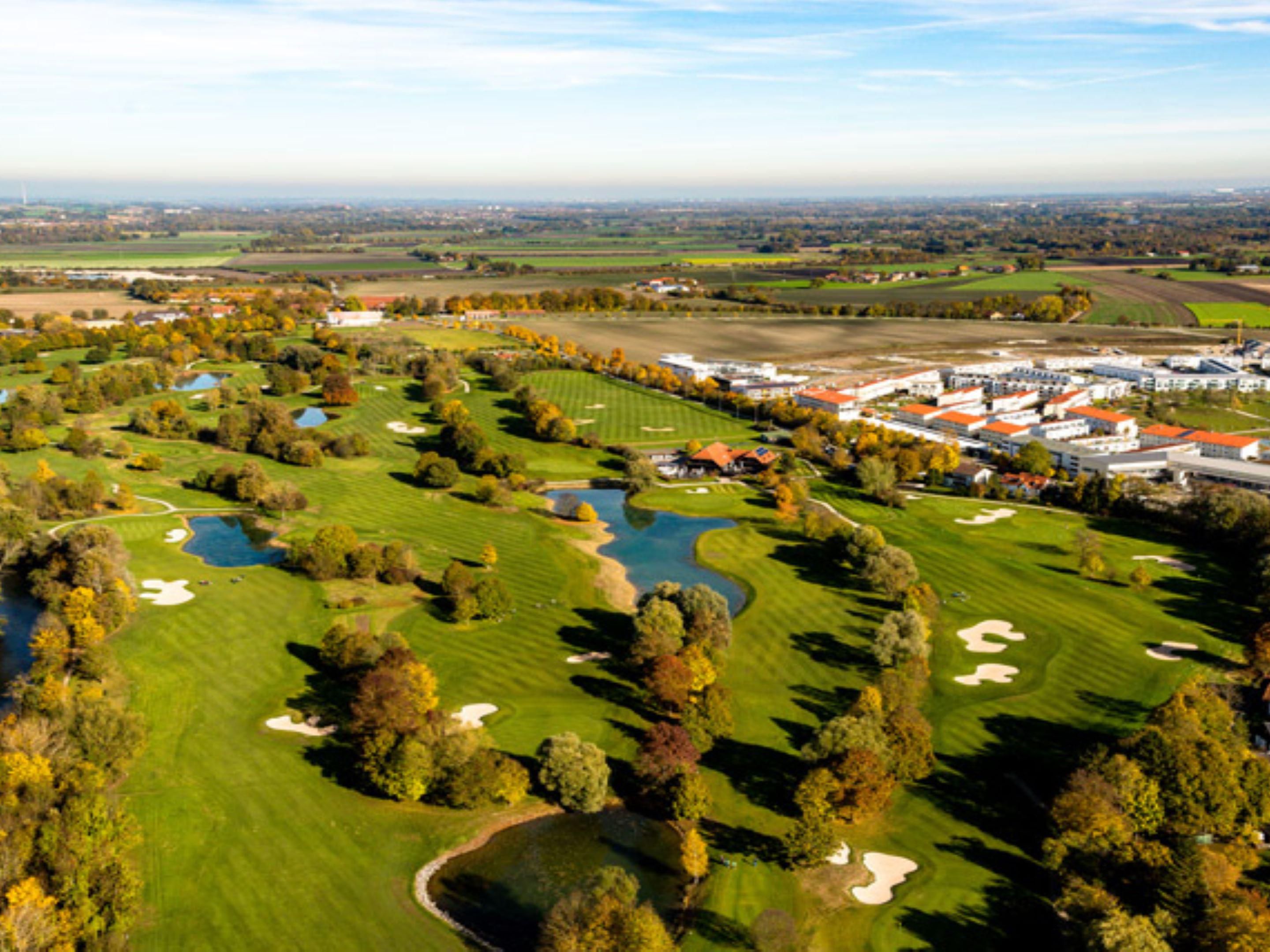 Feel like playing a tactical game while spending a relaxing day in the countryside? Golfclub Olching is only five minutes away from the hotel and offers activities for everyone: 18-hole-championship course, short game practice area, tournaments and championships, Club-Restaurant 'Auszeit'.