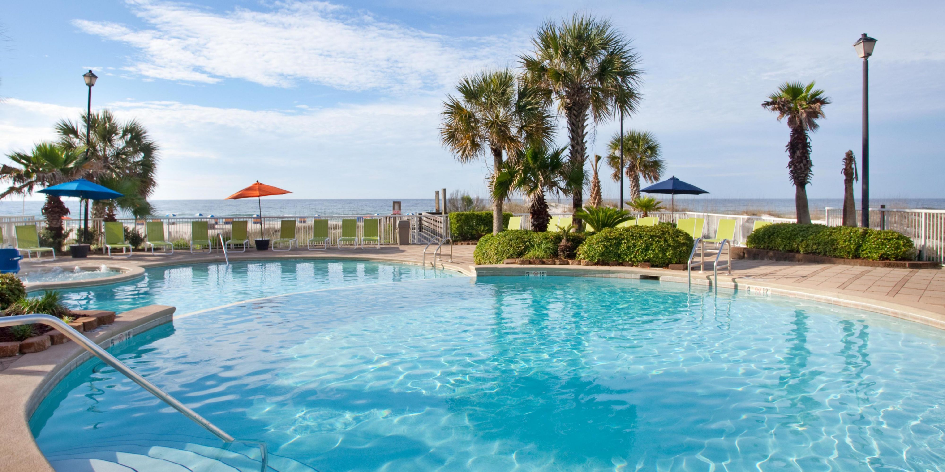 Our pool deck overlooking the Gulf of Mexico is also home to a seasonal poolside tiki bar, where live music and cold drinks are what we’re serving up – with an extra dose of fun.