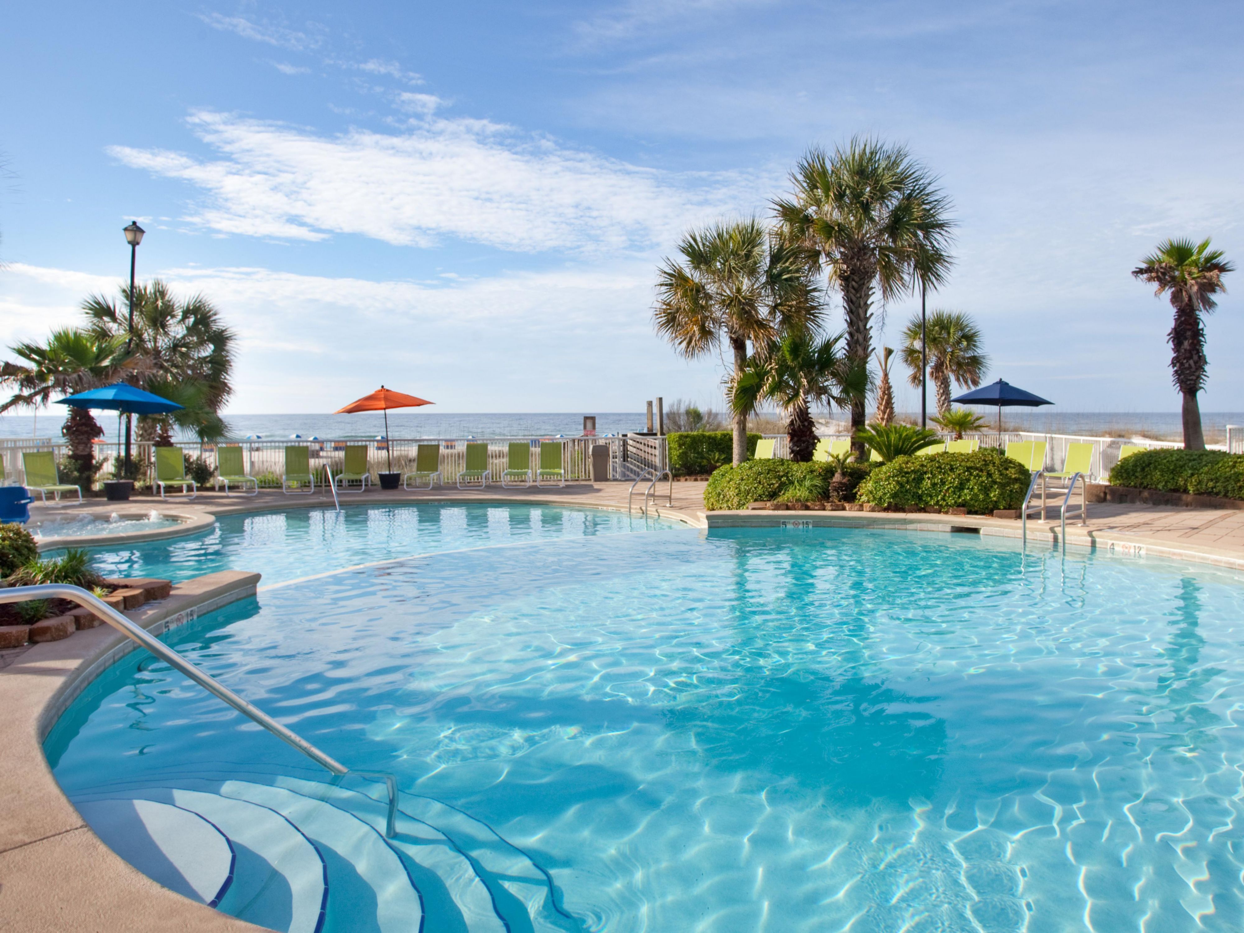 Our pool deck overlooking the Gulf of Mexico is also home to a seasonal poolside tiki bar, where live music and cold drinks are what we’re serving up – with an extra dose of fun.