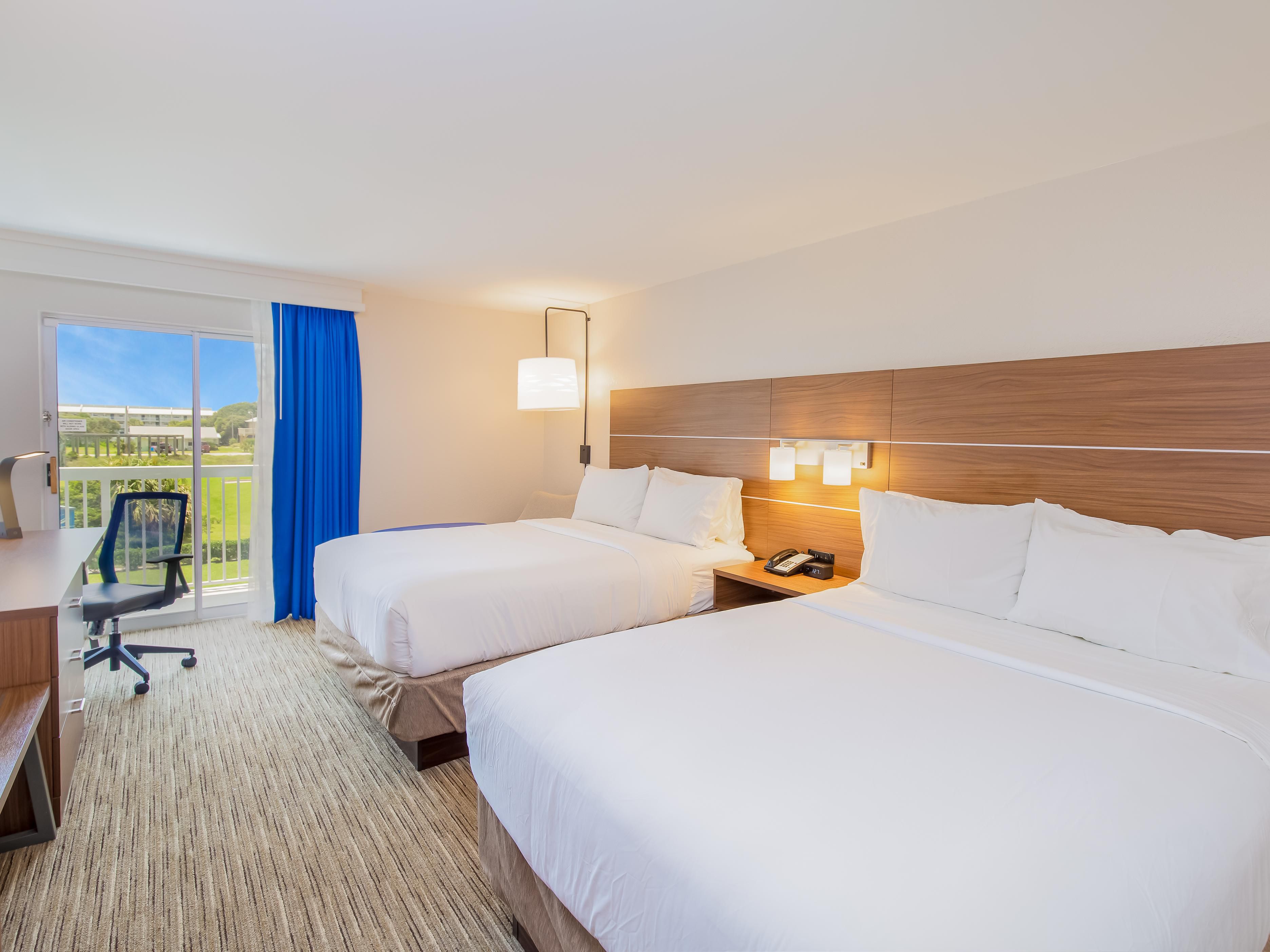 2 Queen Beds Guestroom