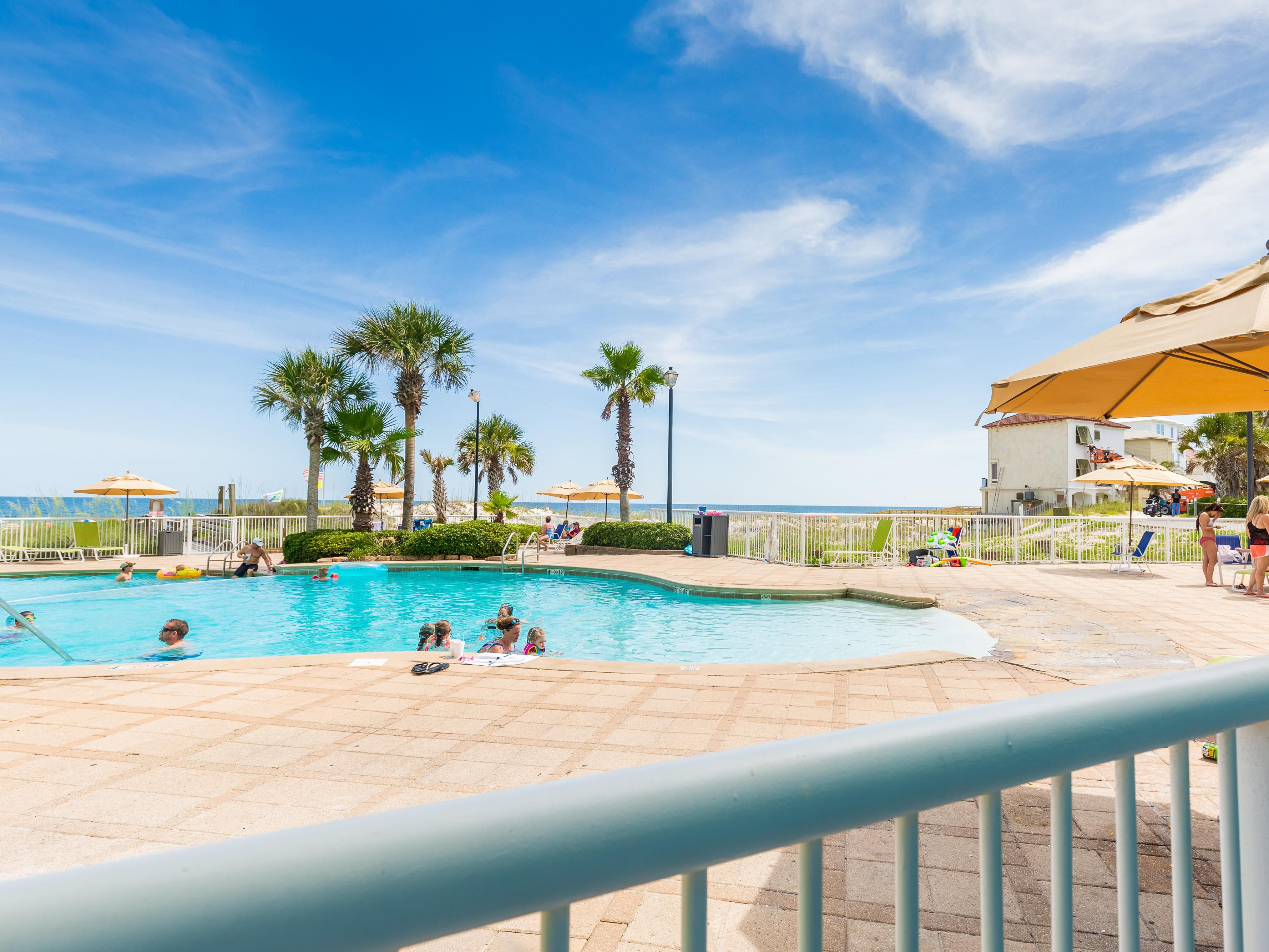 We offer late fall through winter extended stay pricing.  Contact our hotel directly to ask about these specials.  Get away from the white snow and join us at our white sandy beaches.  We welcome all Snowbirds.  Call us at 251.974.1634 to get your best deal.