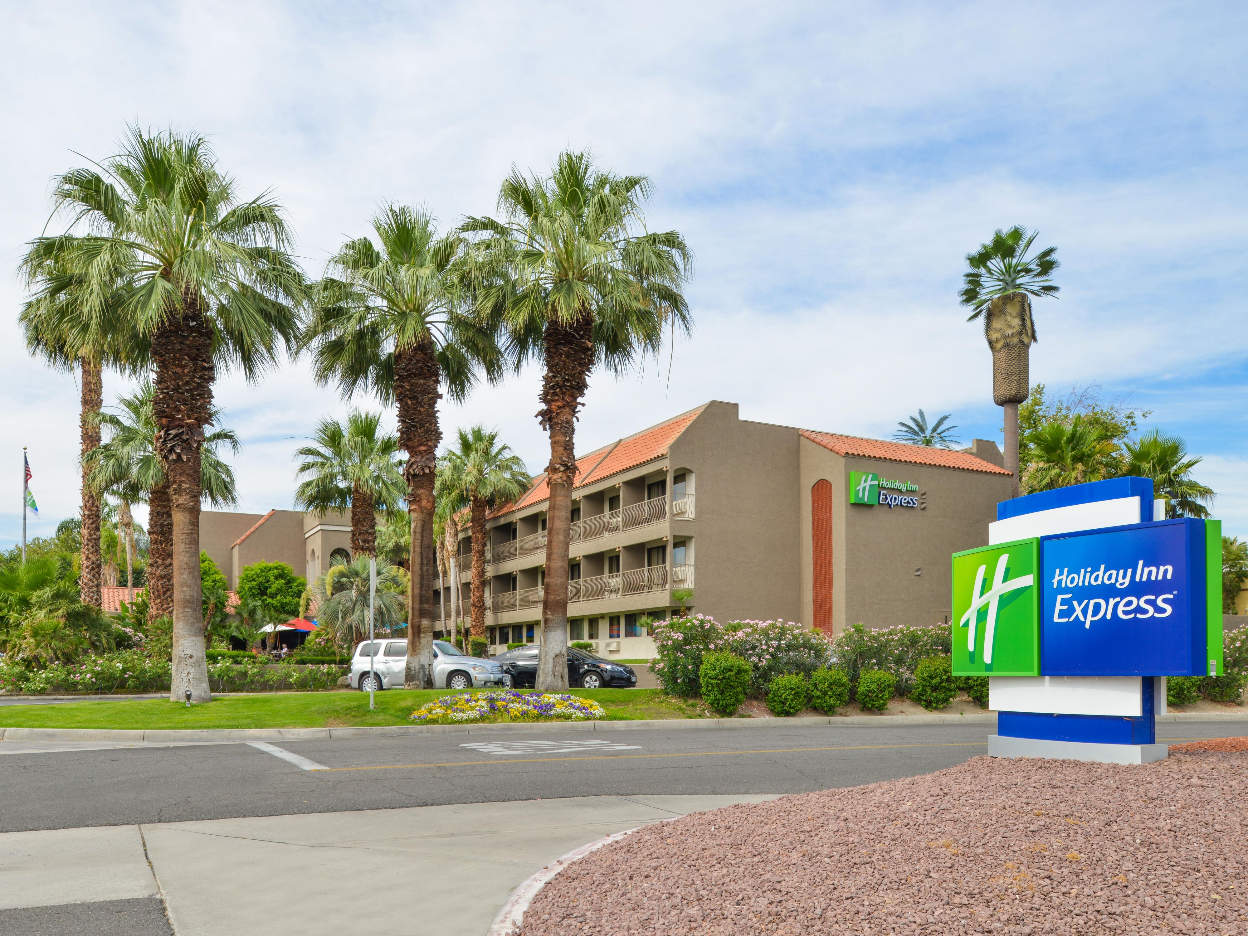 Palm Desert CA Hotel - Holiday Inn Express in Palmdale, CA 92260