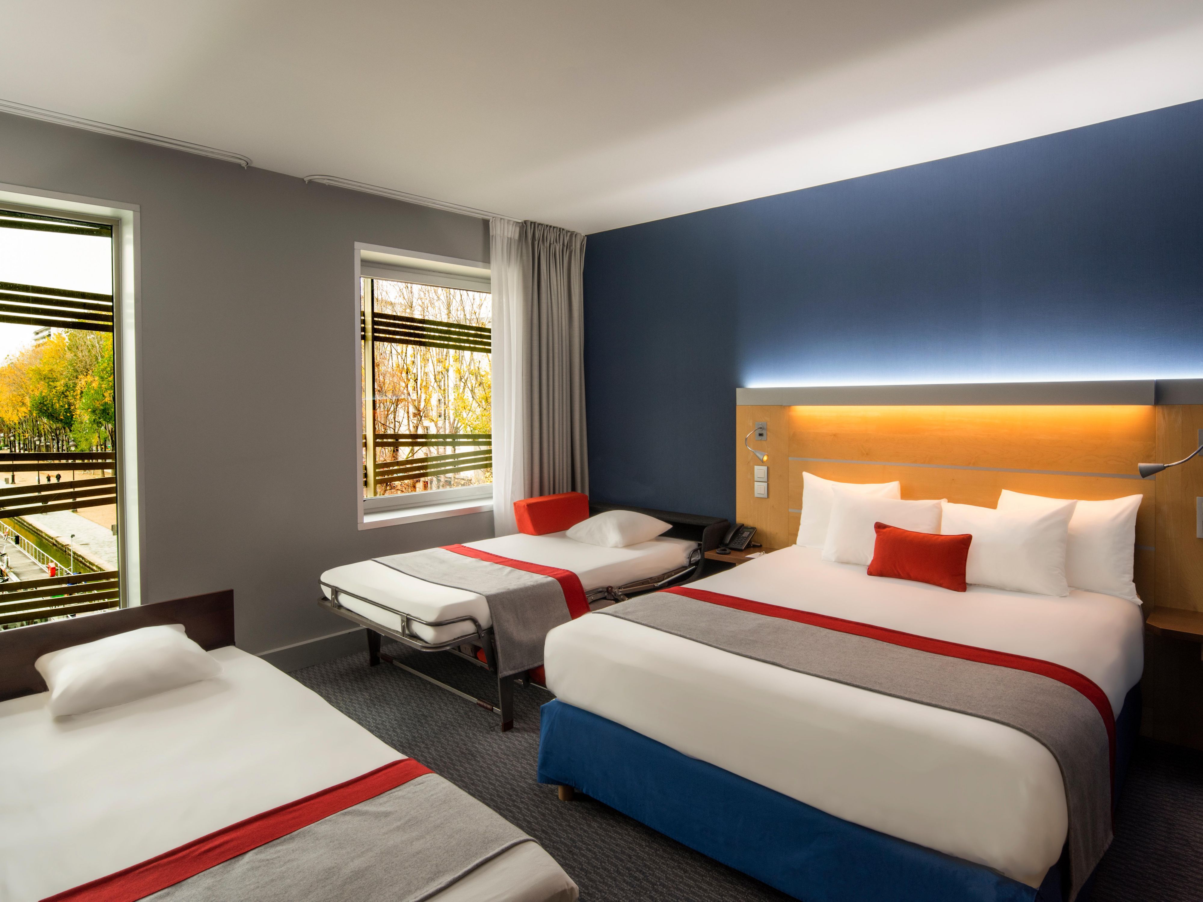 ur family rooms offer a comfortable space of 25 sqm, perfect for accommodating up to 4 guests. They combine modernity and comfort. Enjoy pleasant views of the surroundings while you relax after a day of exploration. A perfect retreat for traveling families!