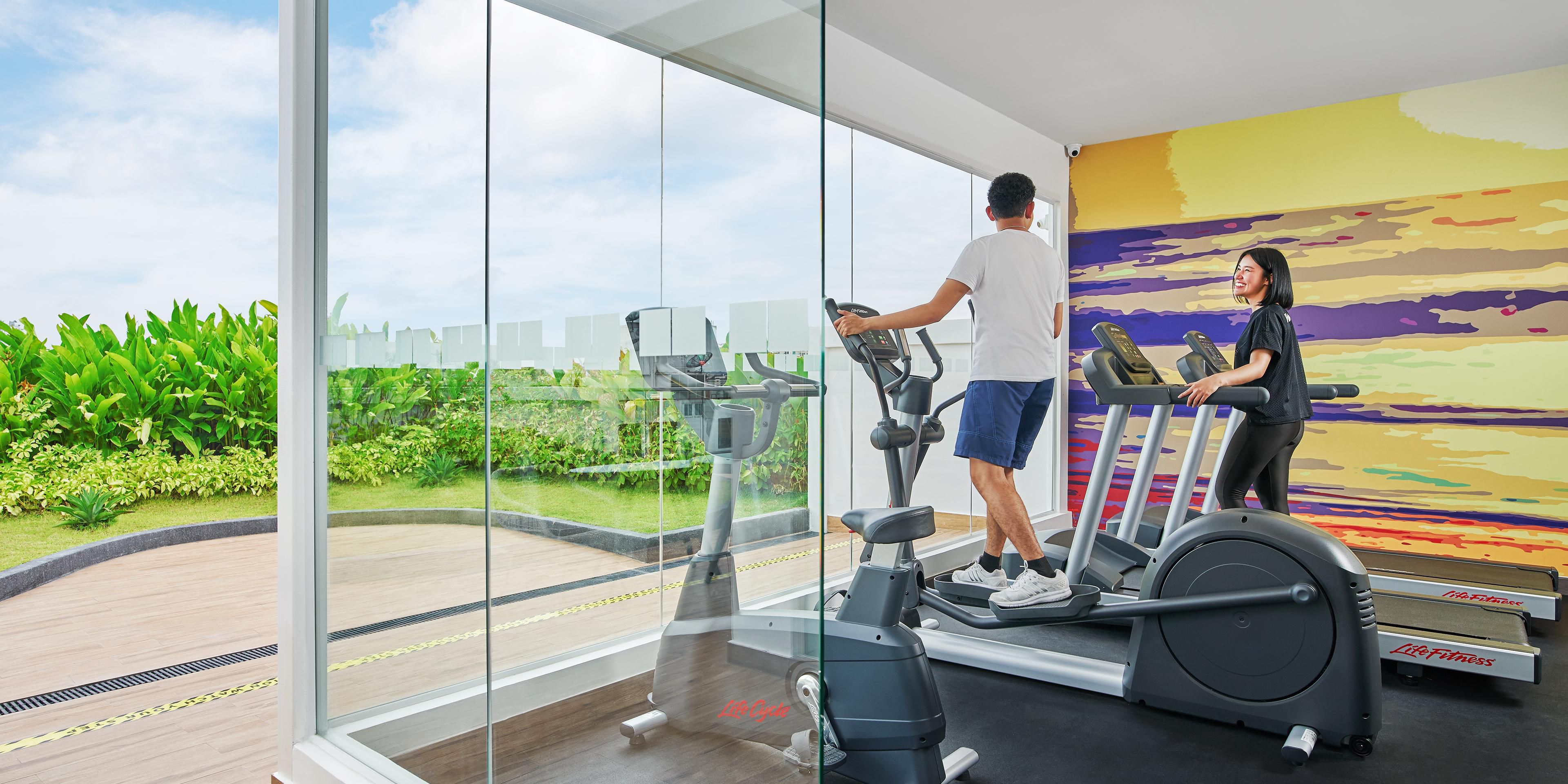 At Holiday Inn Express, you are allowed to manage everything at your own pace with 24 hours facilities from Laundry Room to the Fitness Centre.
