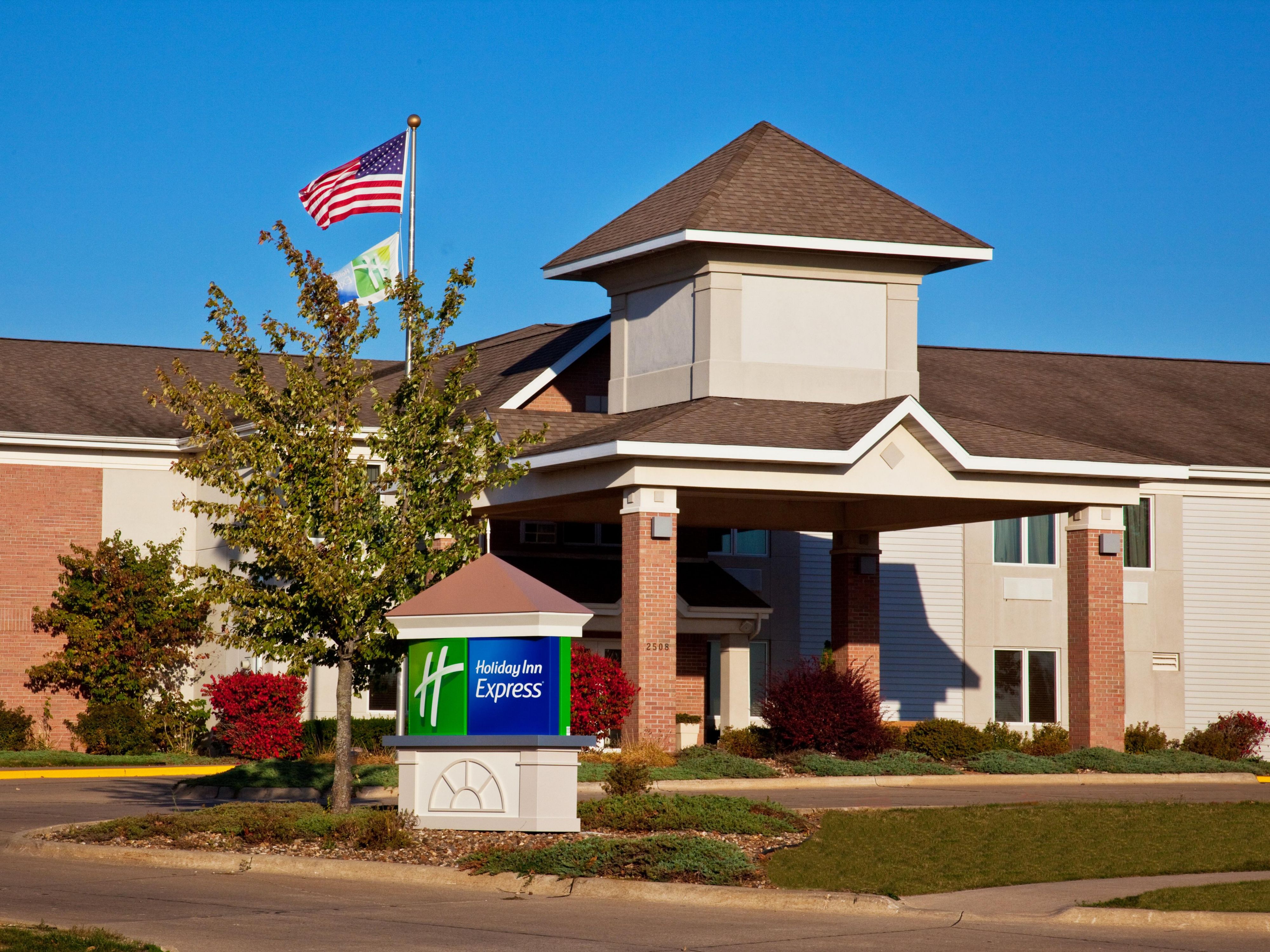 Affordable Hotels in Pella, Iowa | Holiday Inn Express Pella