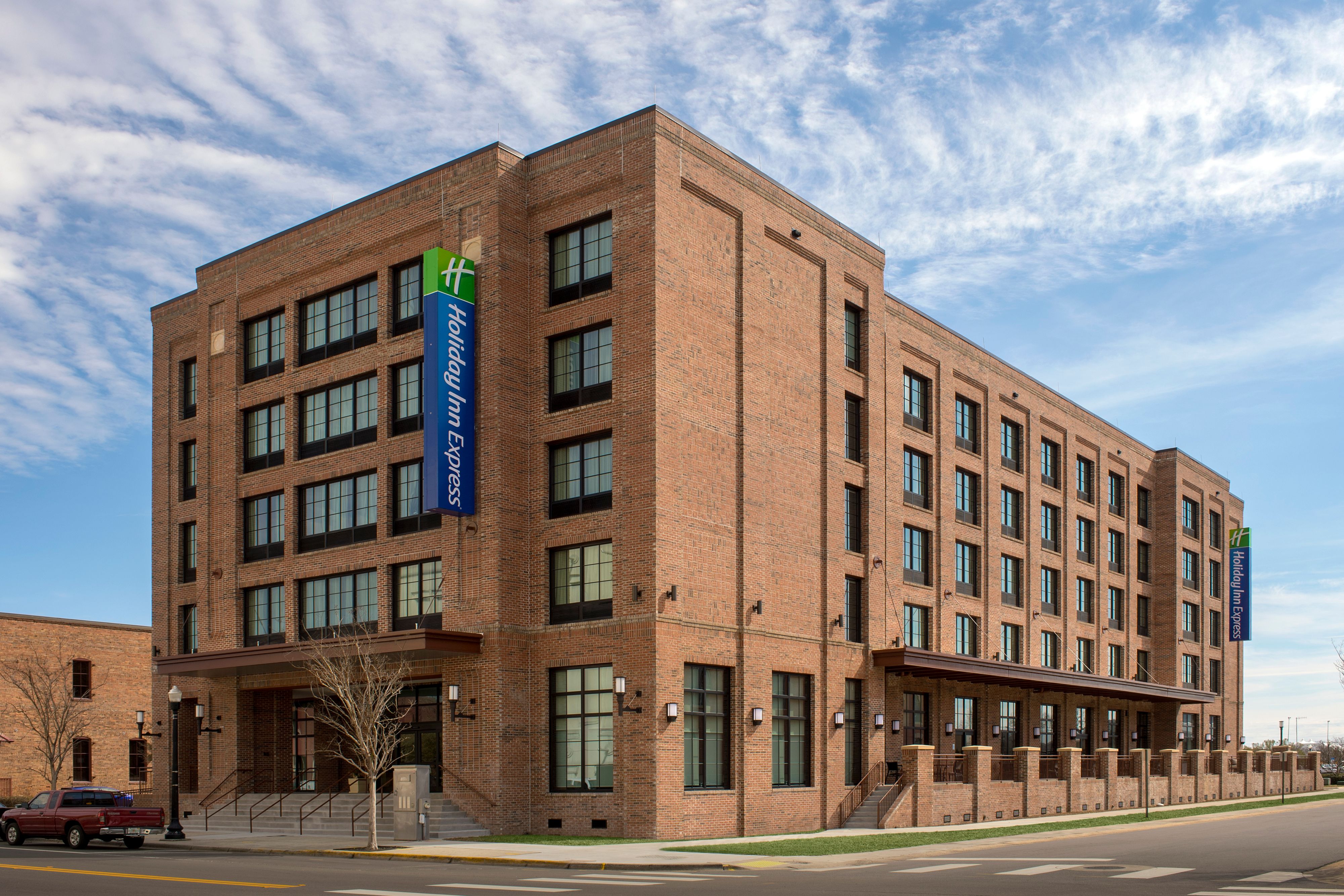 Village Inn Pensacola Fl Christmas Day 2022 Downtown Pensacola Hotel Near Airport | Holiday Inn Express Pensacola  Downtown