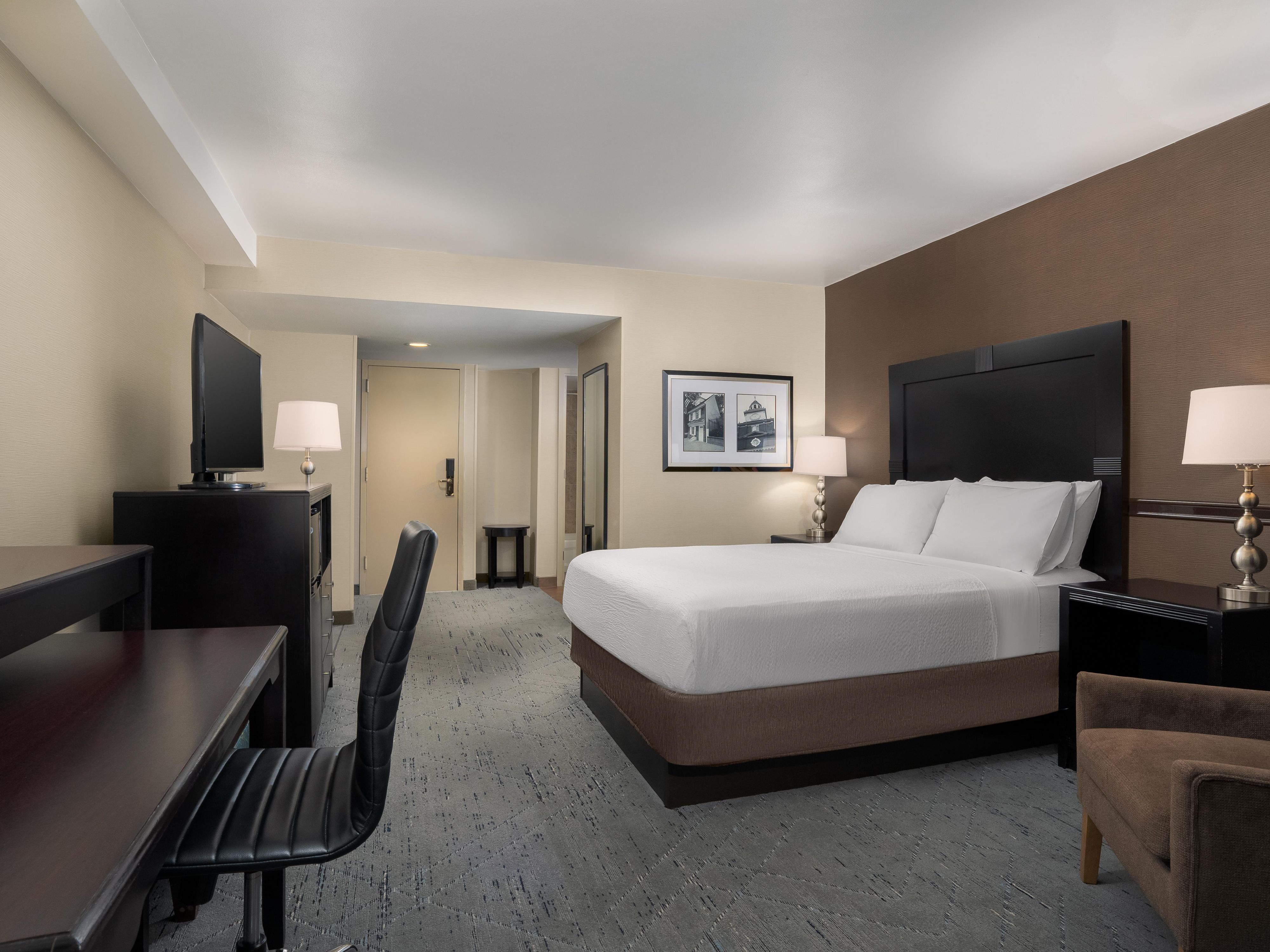 Standard guest room with queen bed.