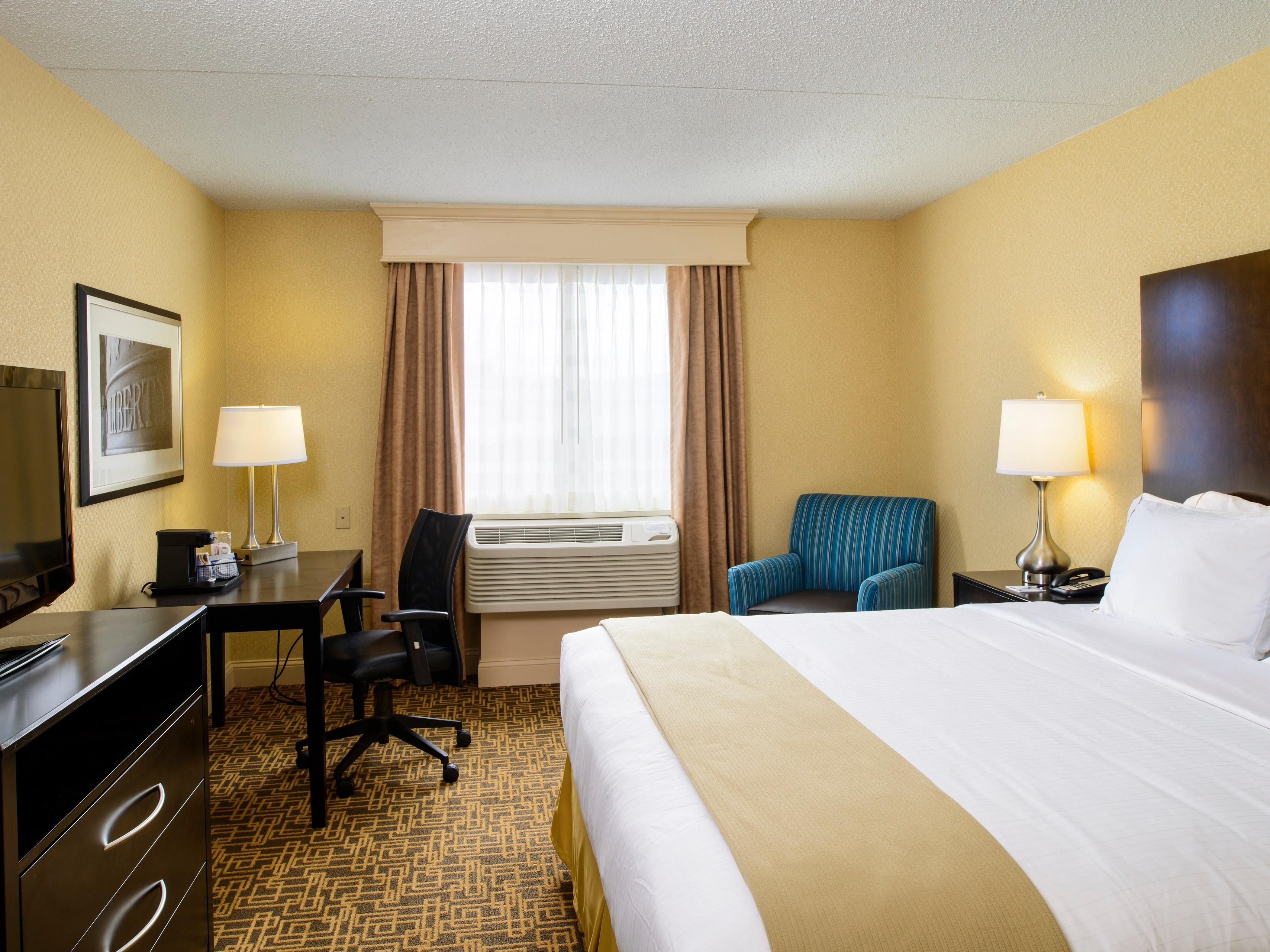 holiday-inn-express-philadelphia-penns-landing-guest-room-suite-options