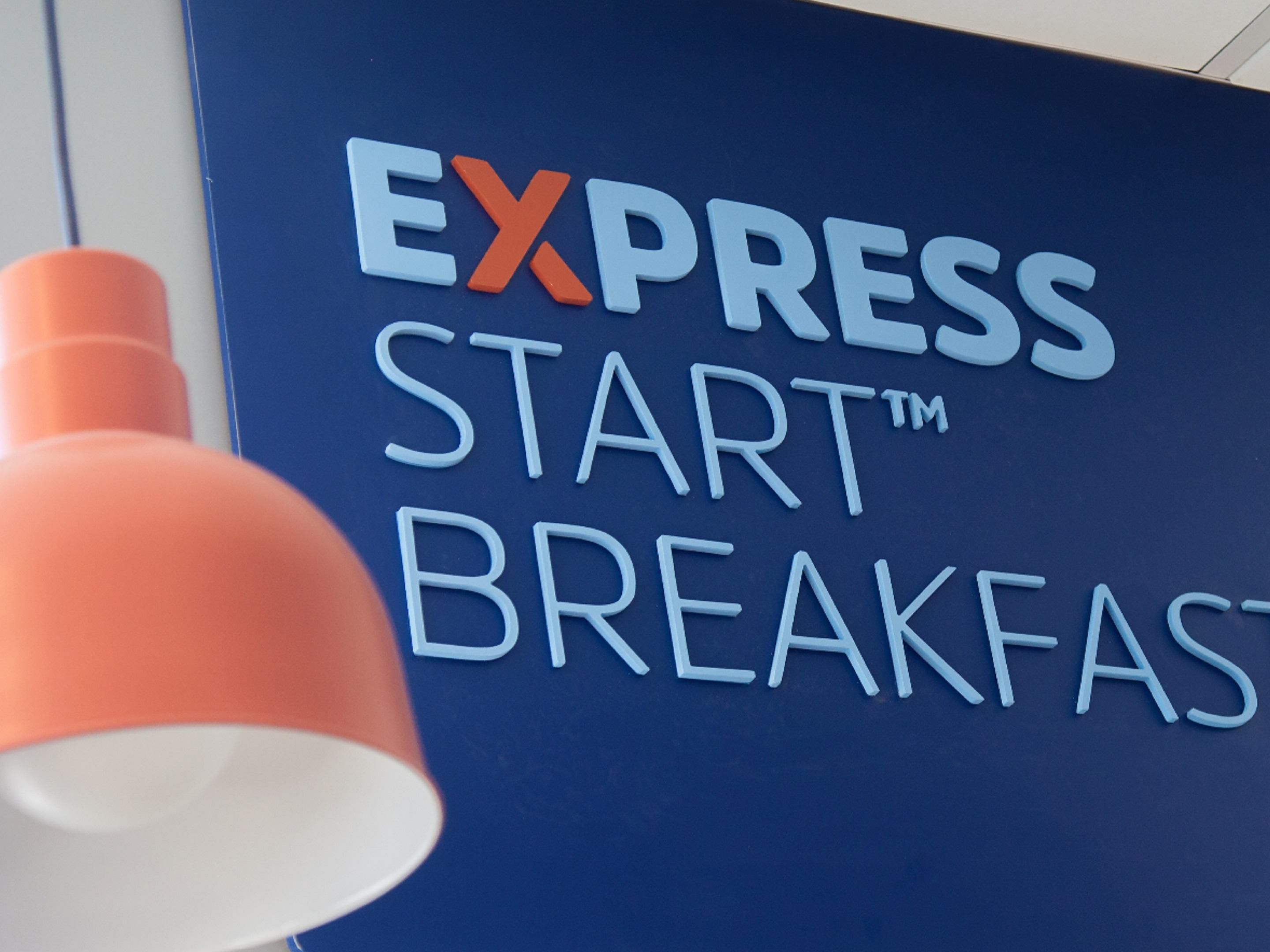 Begin uw dag goed met ons Express Start-ontbijt, met meeneemopties en favorieten zoals eieren en spek, onze kenmerkende kaneelbroodjes en verse koffie. Aangeboden van 6uur tot10uur.