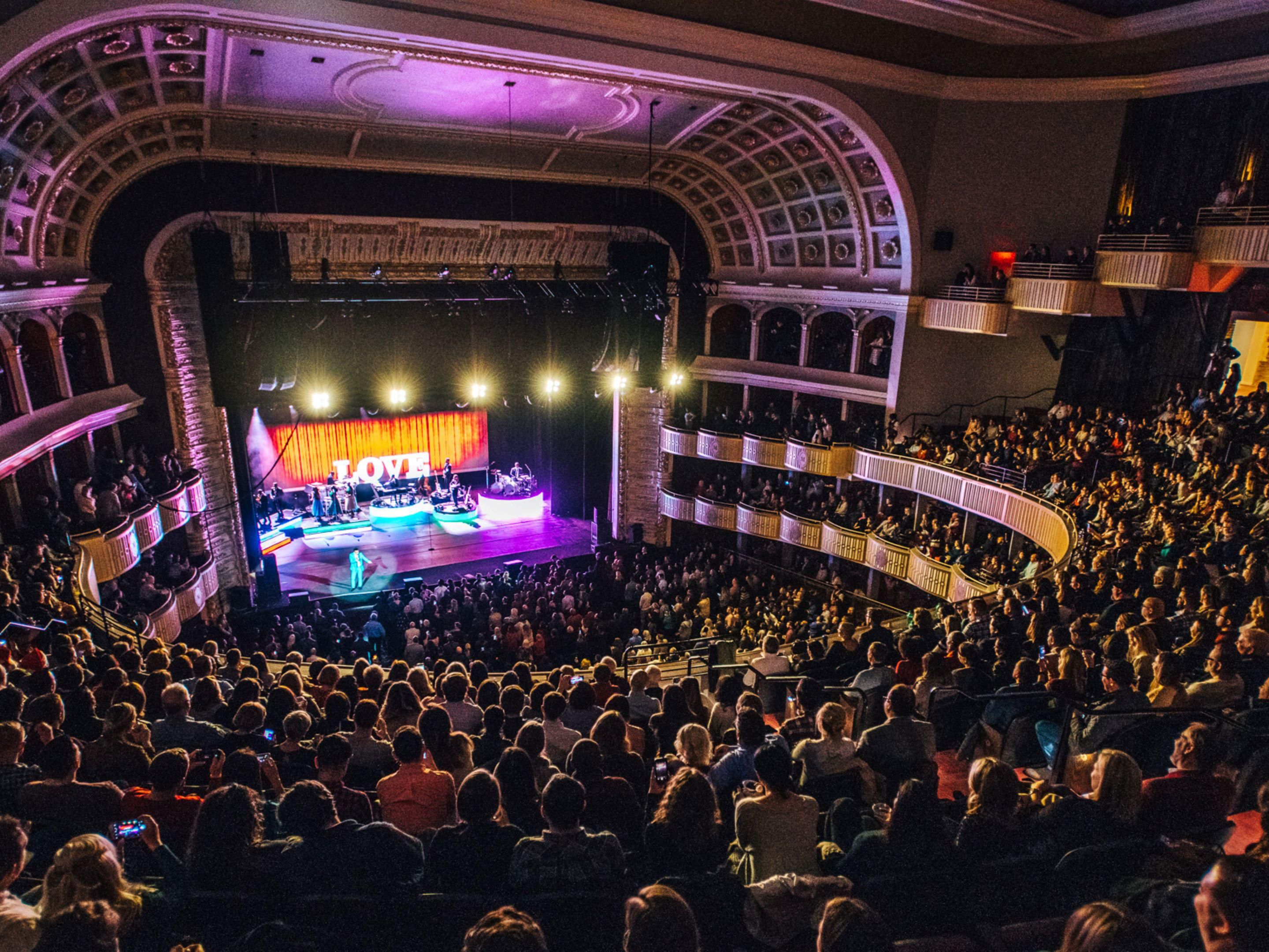 U kunt een bezoek brengen aan het Independence Visitors Center op 599 Market Street en tot 50% korting krijgen op lokale Broadway-shows hier in de verschillende theaters in Philadelphia via TKTS-ticketservices. Dit hotel ligt op slechts "Off-Broad" oftewel "Avenue of the Arts" met veel opmerkelijke theaters binnen een paar stratenblokken. Vraag de receptie om meer informatie.