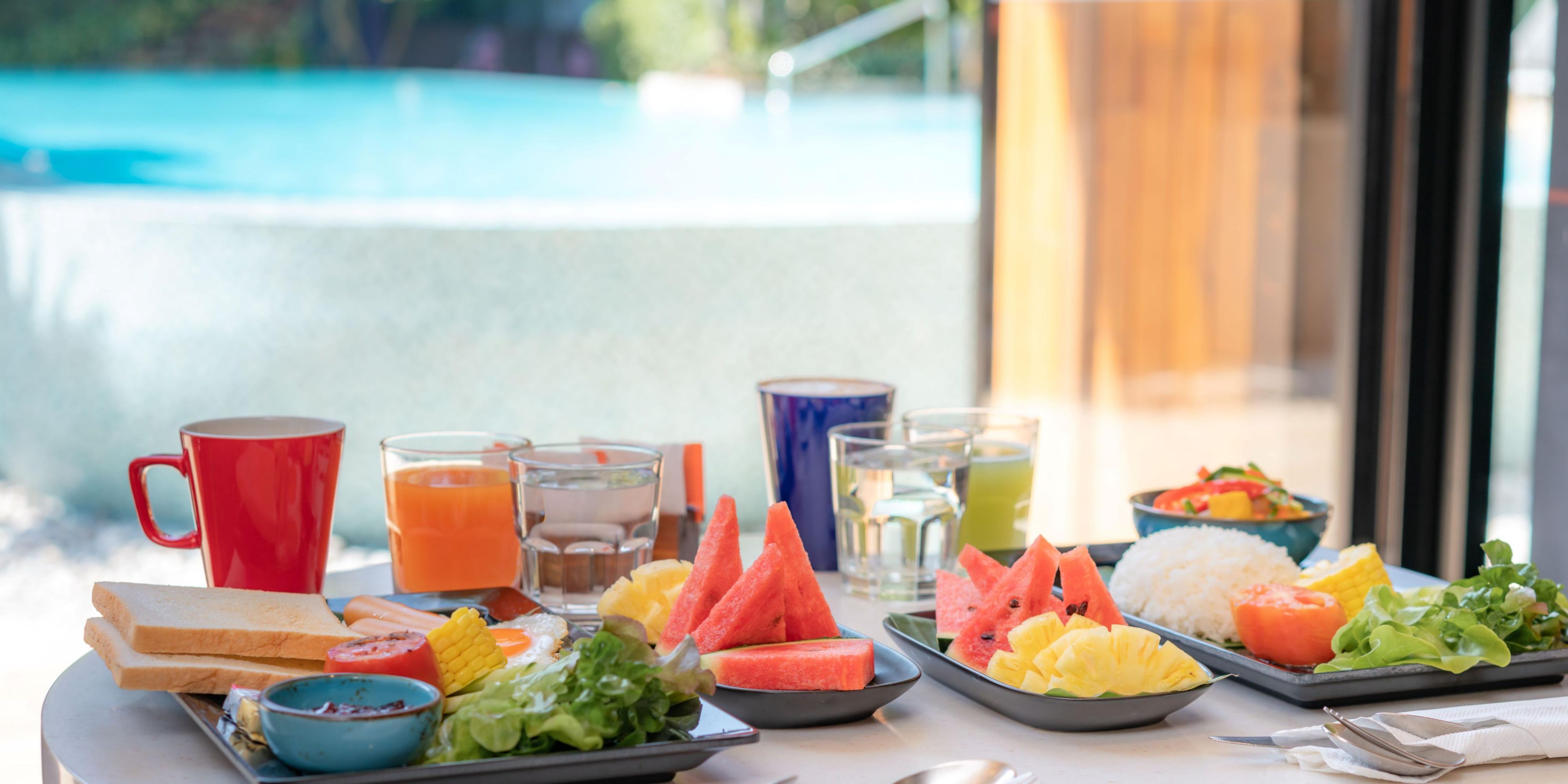 Start your day with an express breakfast! Every easy and sensible stay with us includes a delicious breakfast buffet. Enjoy a variety of meals and beverages to help you re-energize. If you need something quickly, you can use our grab & go service.
