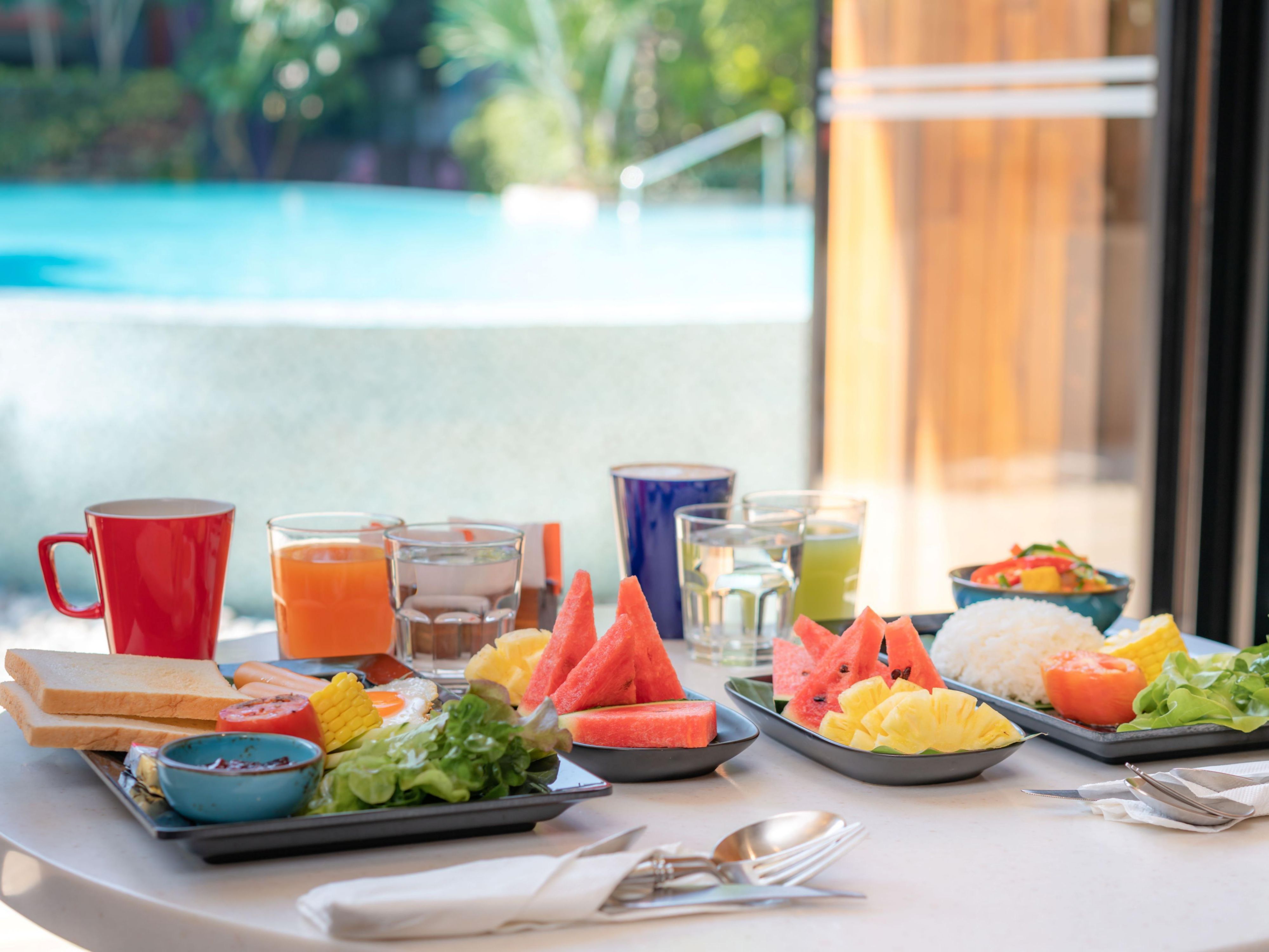 Start your day with an express breakfast! Every easy and sensible stay with us includes a delicious breakfast buffet. Enjoy a variety of meals and beverages to help you re-energize. If you need something quickly, you can use our grab & go service. Open daily from 06:30 to 10:30 hrs.