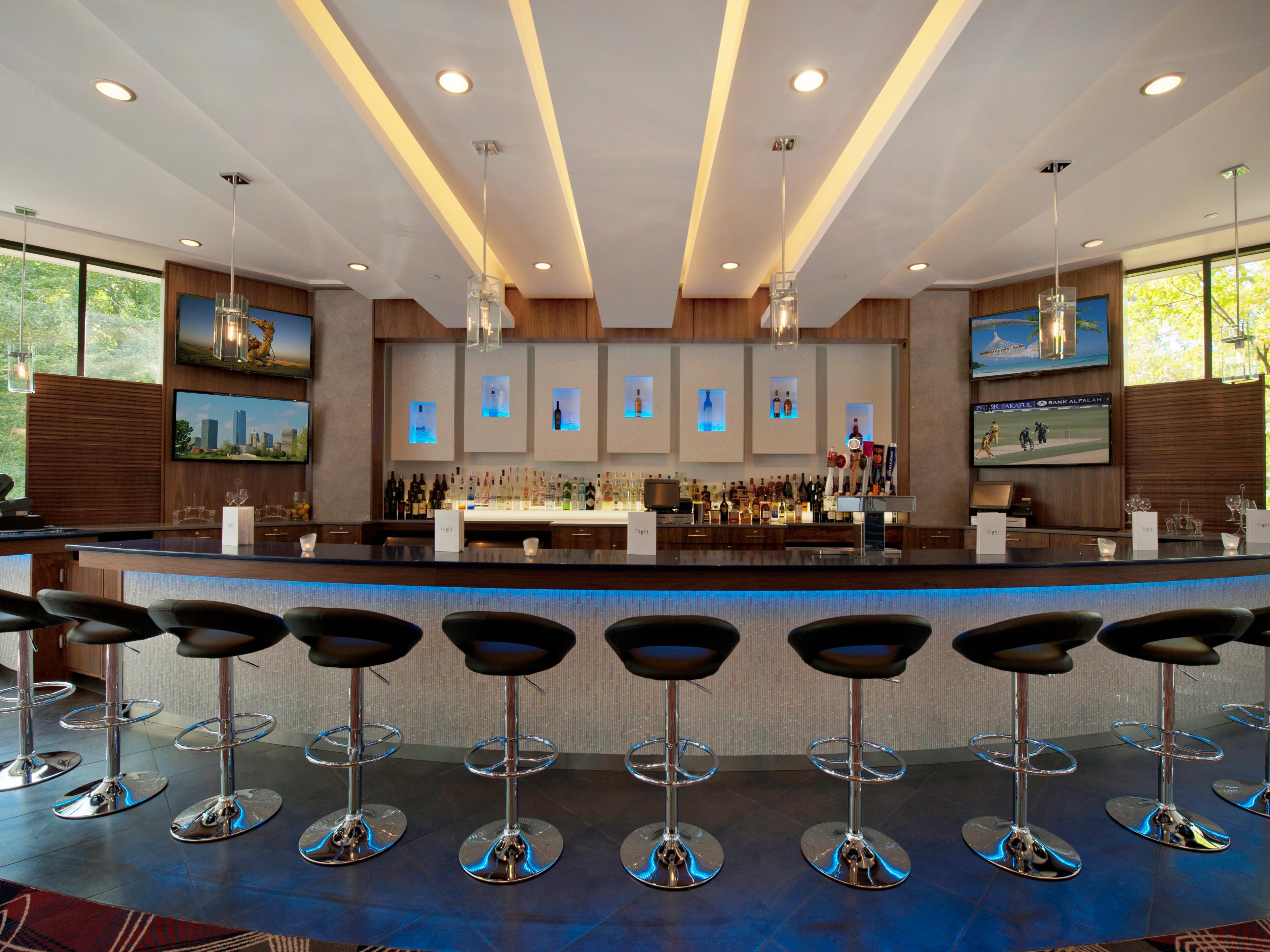 Enjoy dinner and drinks at Flight Lounge 7 days a week 5pm to 10pm.
