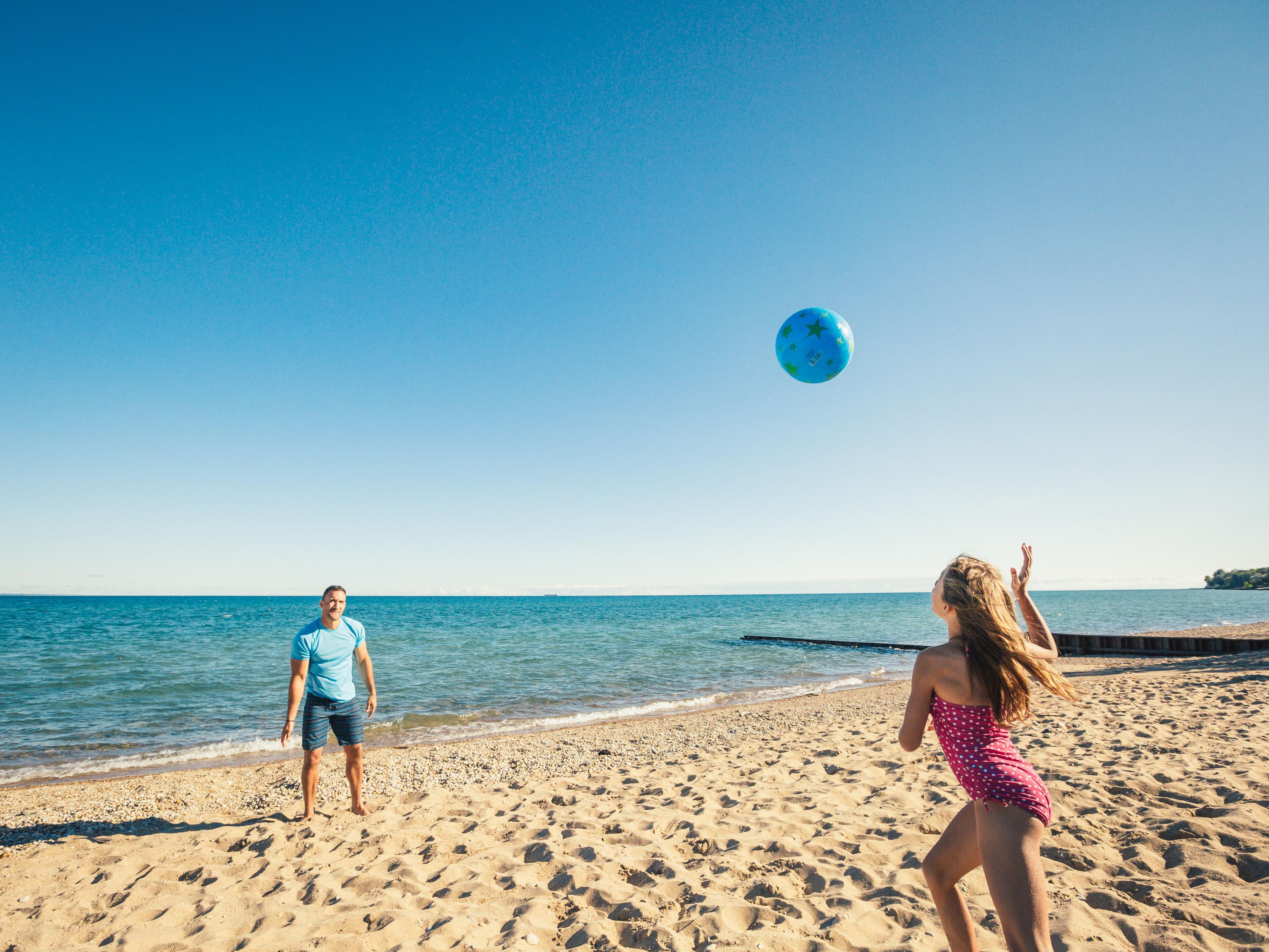 Canatara Beach in Sarnia, Ontario, is a premier destination for tourists seeking a blend of natural beauty, recreational activities, and family-friendly amenities. Located within the expansive Canatara Park, this nearly one-kilometer stretch of sandy shoreline along Lake Huron offers a memorable beach experience for visitors of all ages.