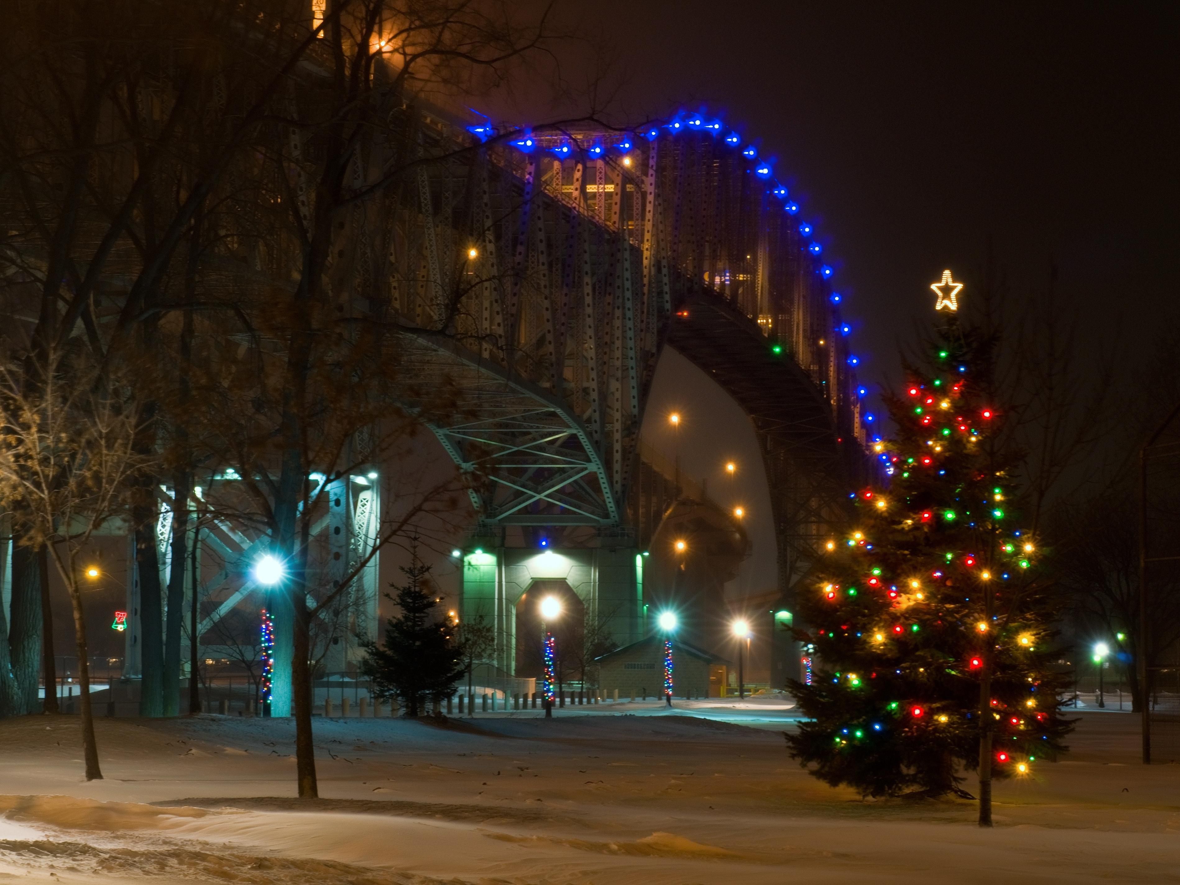 A short drive from the hotel, the Blue Water Bridge is one of Sarnia’s most recognizable landmarks. In winter, the bridge and waterfront offer clear views, quiet walking paths, and great photo opportunities. It’s a straightforward stop for a scenic look at the river and a pleasant way to take in the area this season.