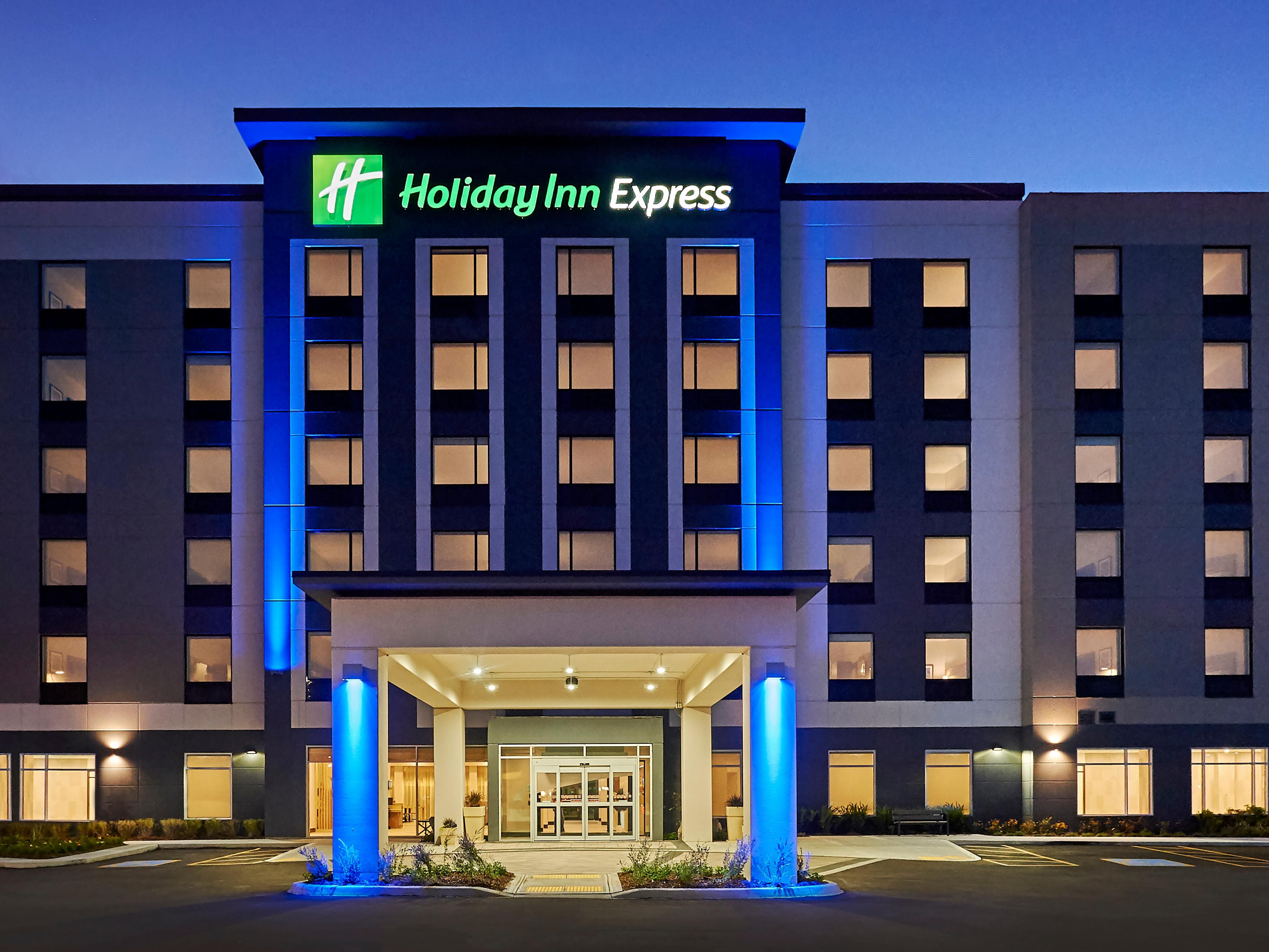 Hotel in Point Edward, Ontario | Holiday Inn Express Sarnia - Point Edward