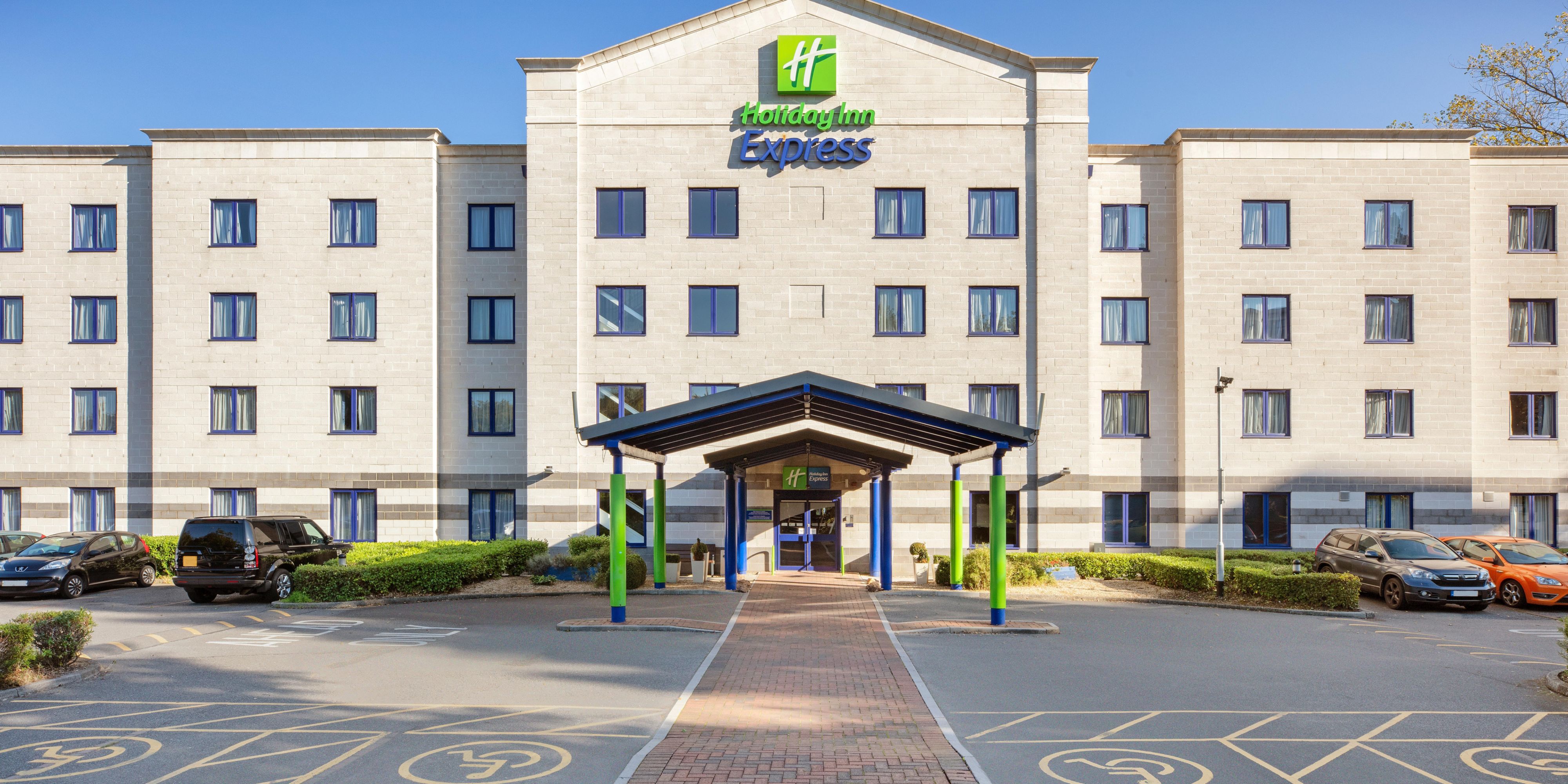 A welcoming hotel with free Wi-Fi and breakfast included in Poole town centre, near major business offices.
Holiday Inn Express® Poole hotel is a quick walk from Poole railway station.