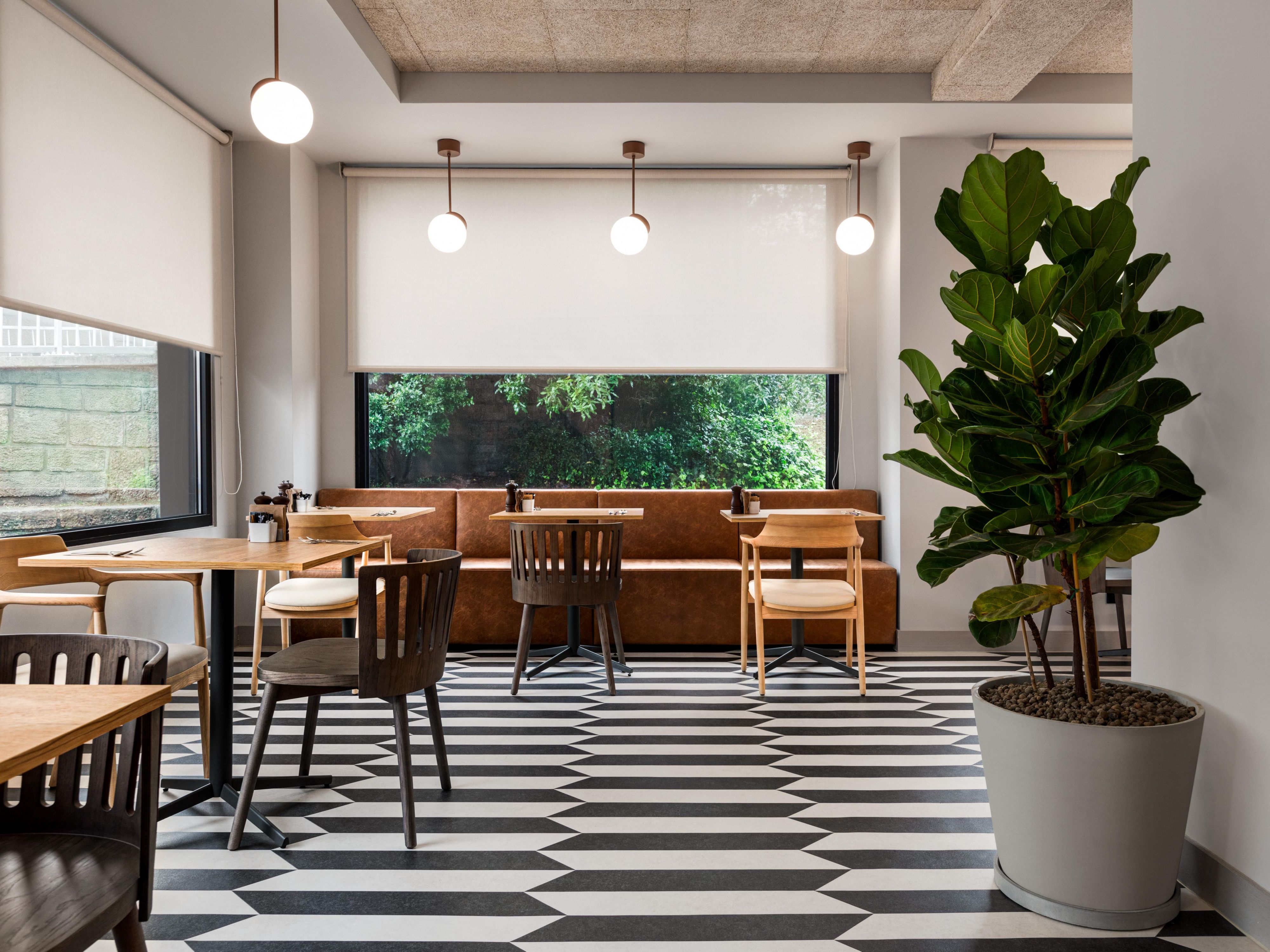 Relax and unwind after a busy day at our bar and restaurant, Roast. Enjoy modern design and large windows that let in plenty of natural light. Grab our dish of the day, snack on some tasty bites, or wind down with a delicious evening meal featuring our rotisserie grill.