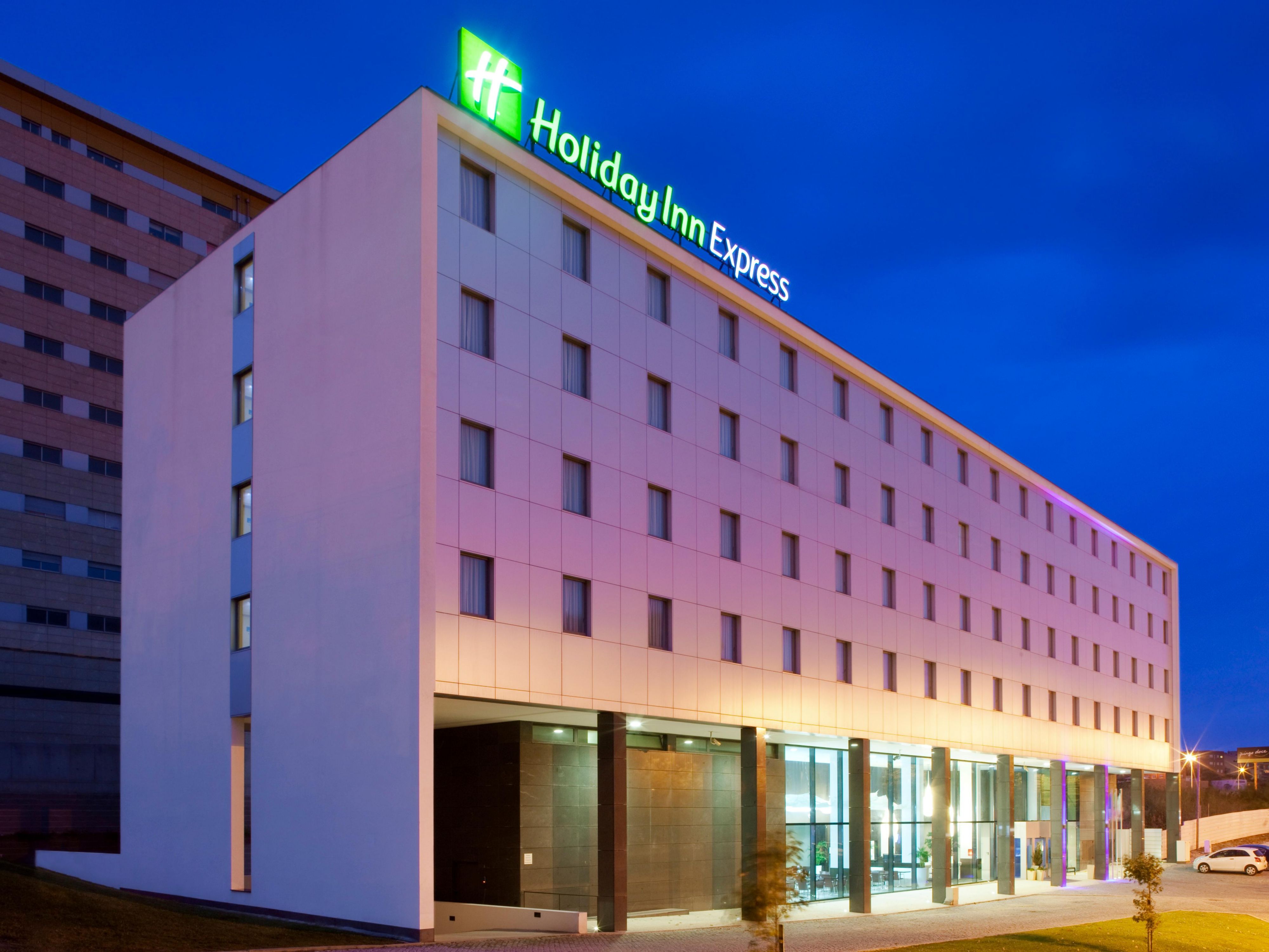 From November 9th to 12th, the congress world gathers in the heart of Porto. Knowledge, connections, and culture come together in perfect harmony. Come attend and stay in the comfort of the modern Holiday Inn Express Porto City Centre, located near the event.