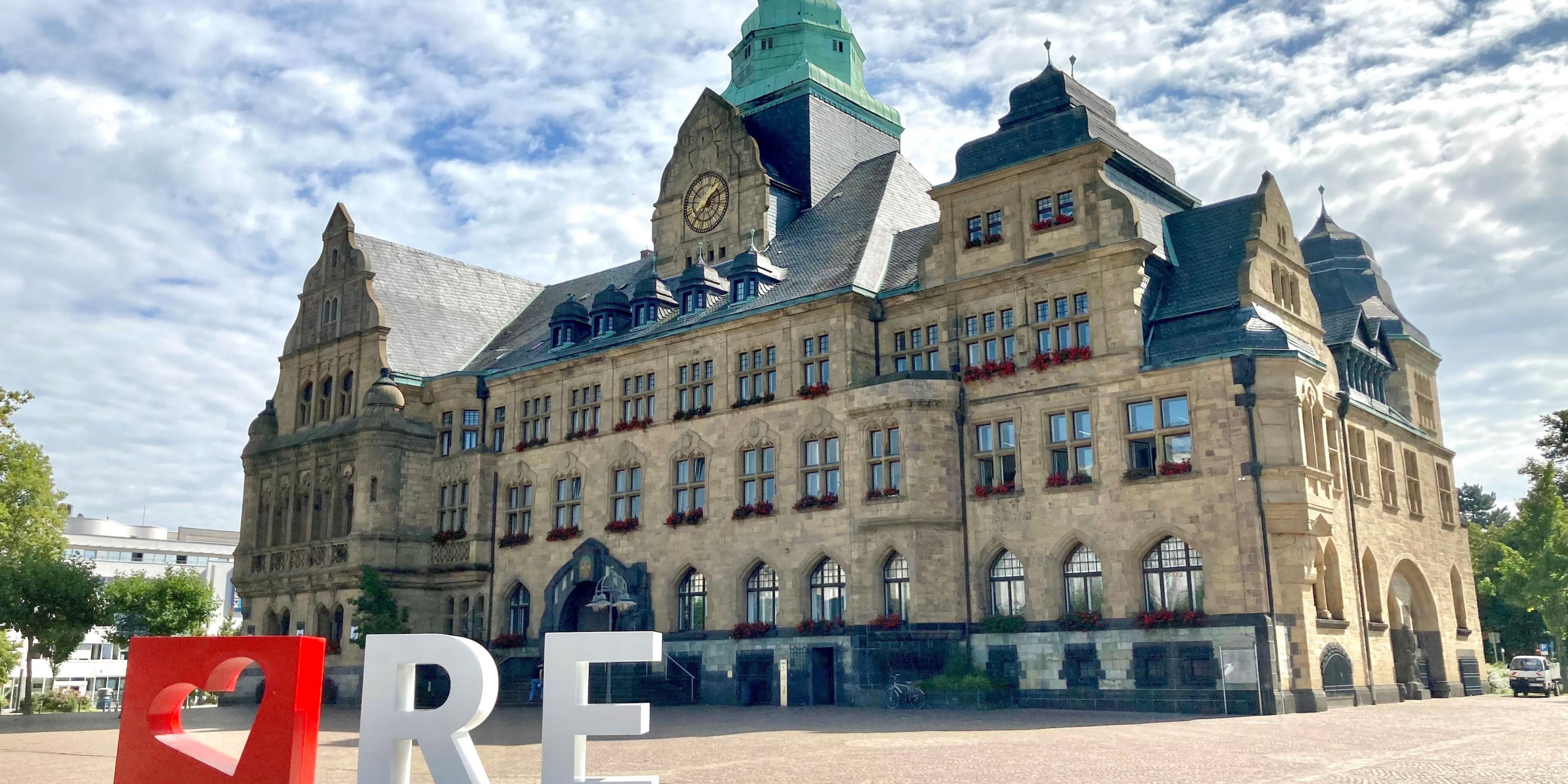 With one step out of our door, you are directly in the town centre of Recklinghausen which invites you to stroll!