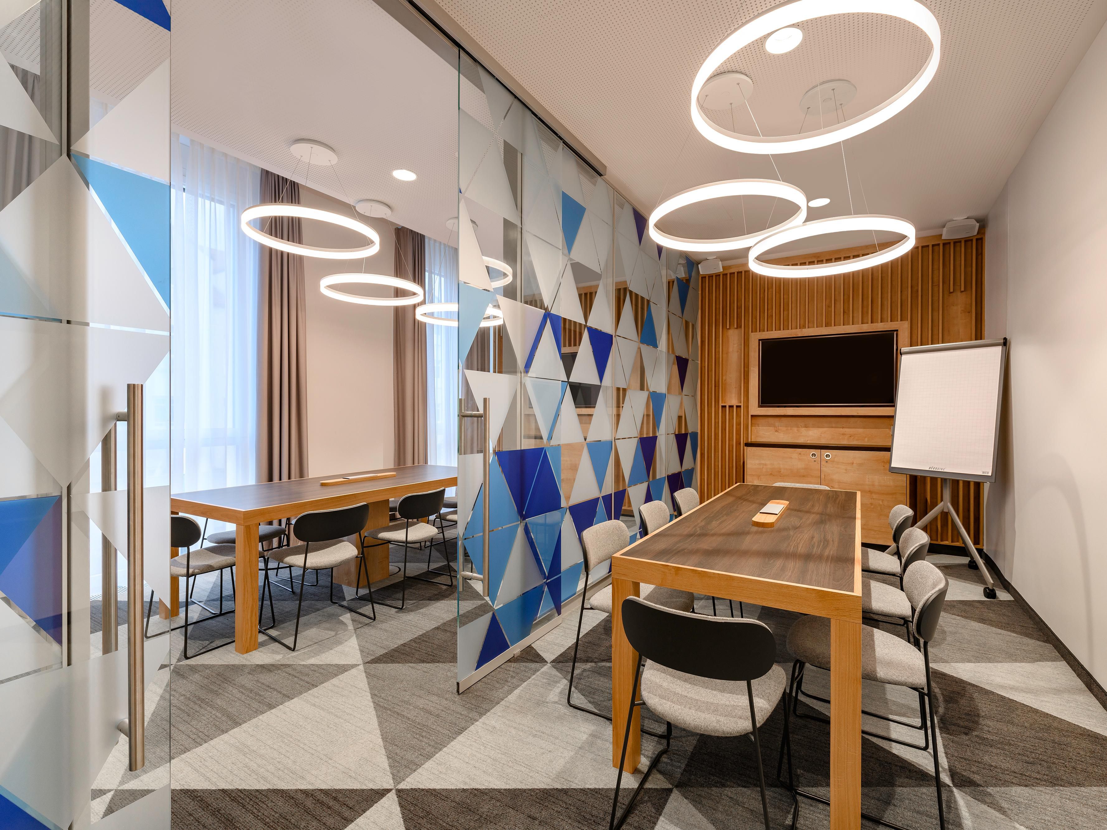 Whether family celebration, conference or meeting, in our air-conditioned conference rooms you will find the best conditions for a successful event. Please note that the use of the conference rooms is only possible within the legal requirements.