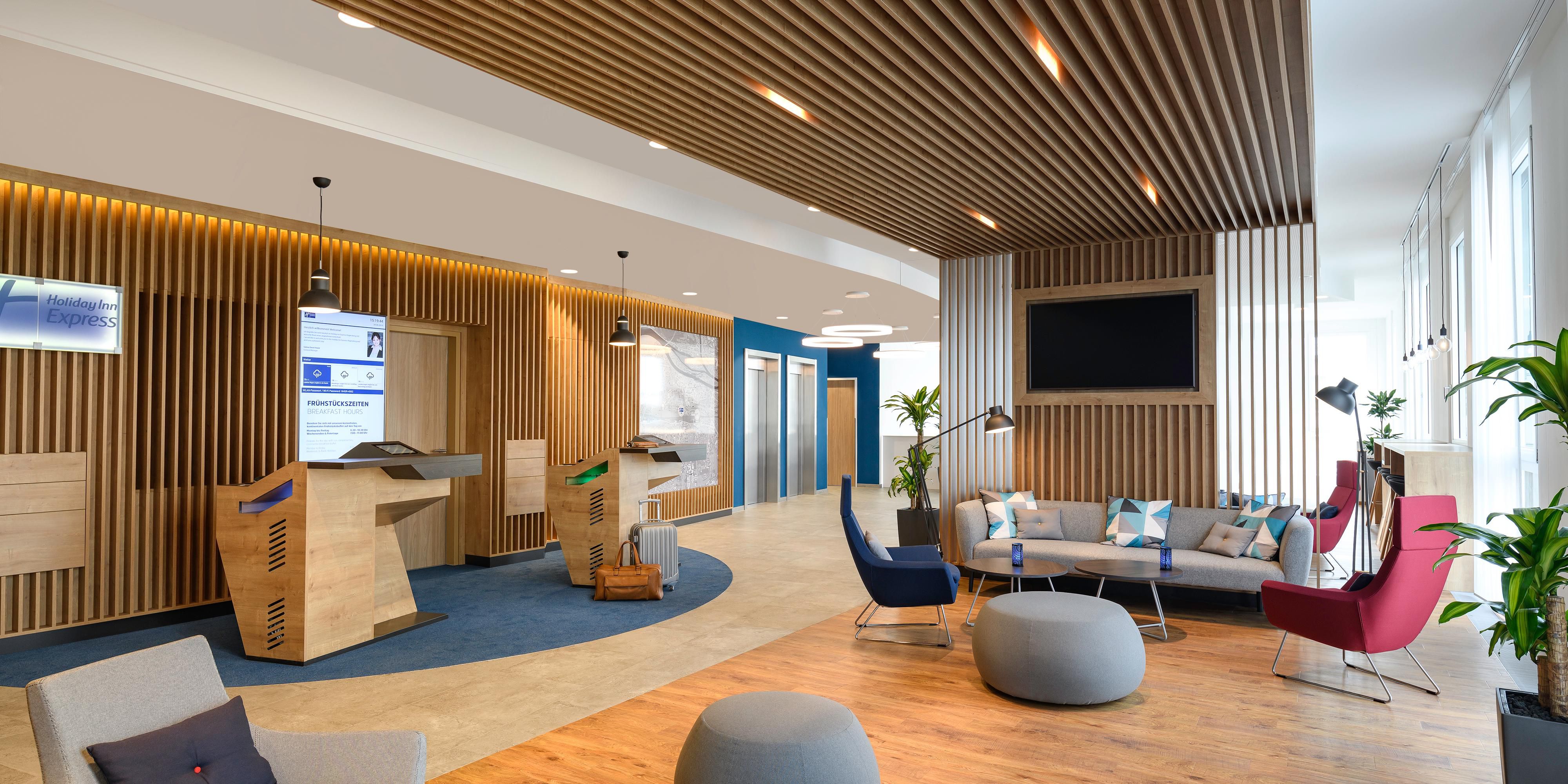 Travelling with dog and pet? That is no problem in the Holiday Inn Express Regensburg! Pets and dogs are welcome in our hotel! We charge a cleaning fee of € 15.00 per animal and night.