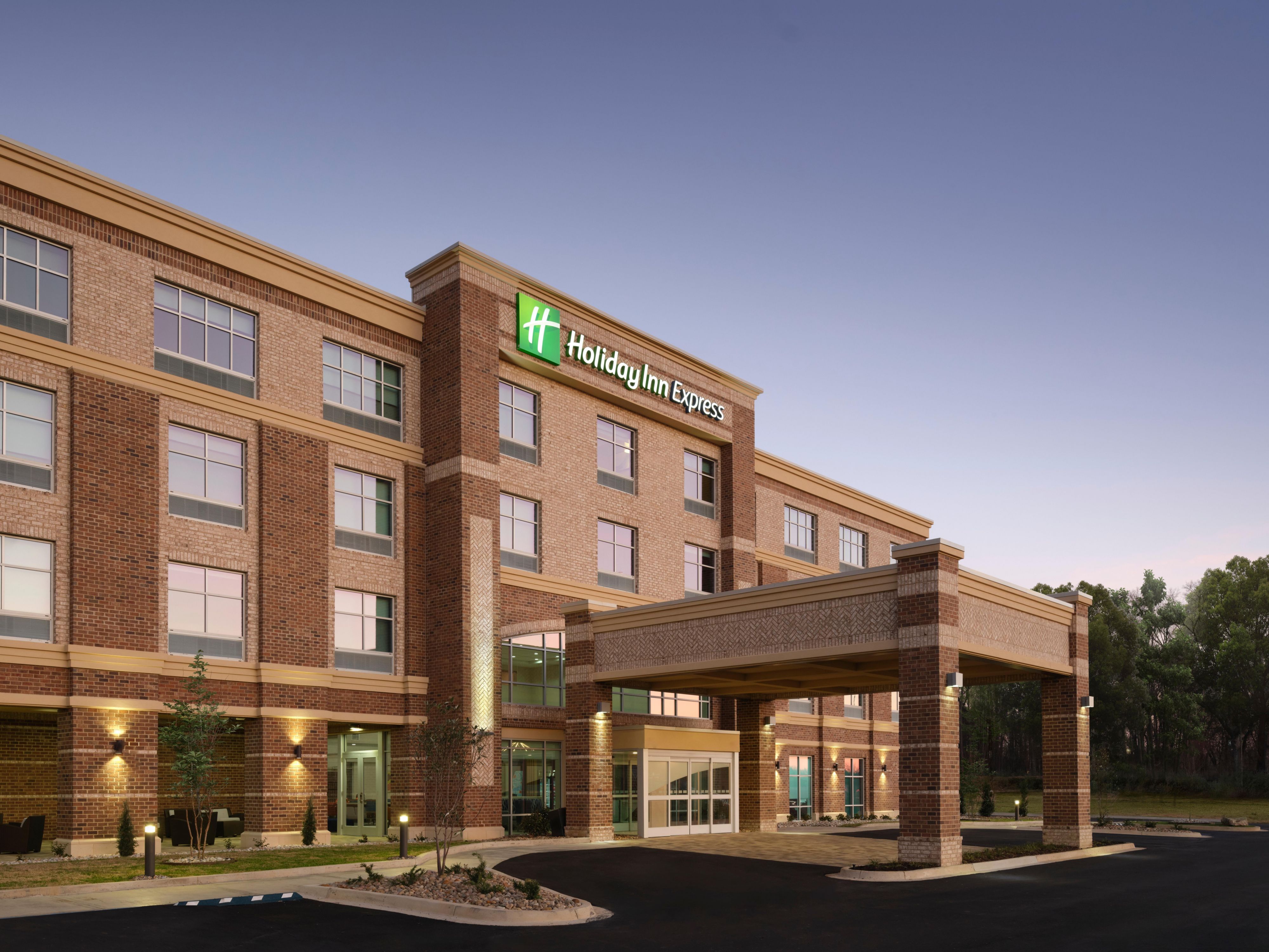 Top 12 Jackson Hotels by IHG - July 2024