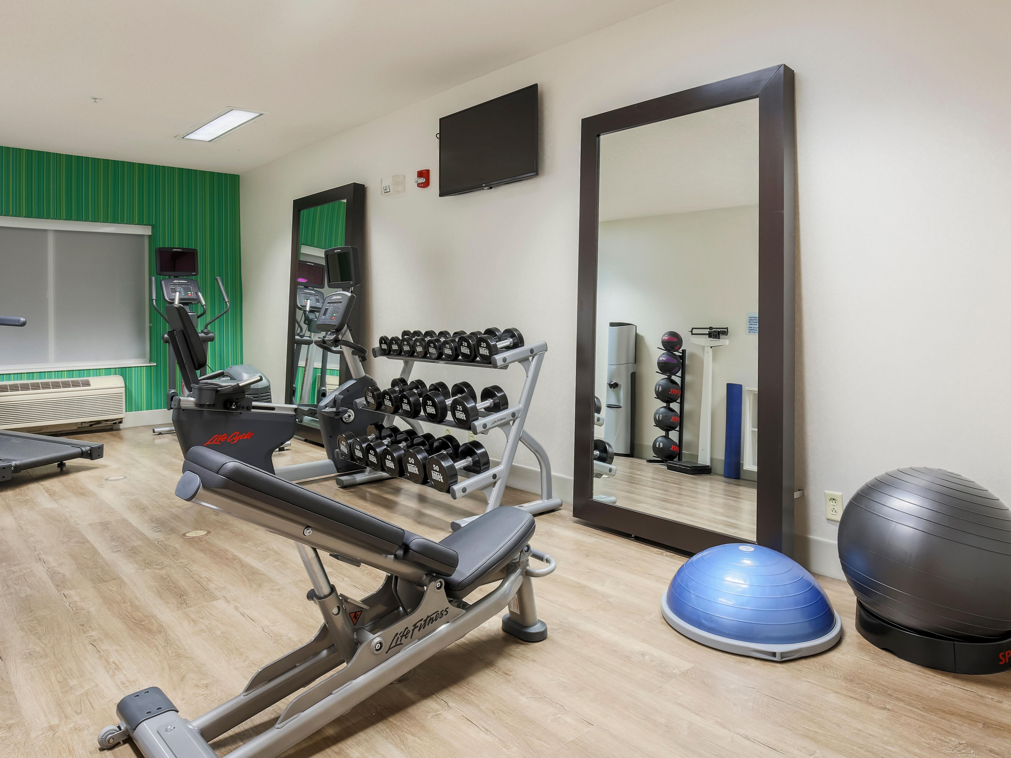 Maintaining your routine while traveling is important, especially when you’re short on time and on the go. We get it. The right workout helps you stay focused, energized and on top of your game. 