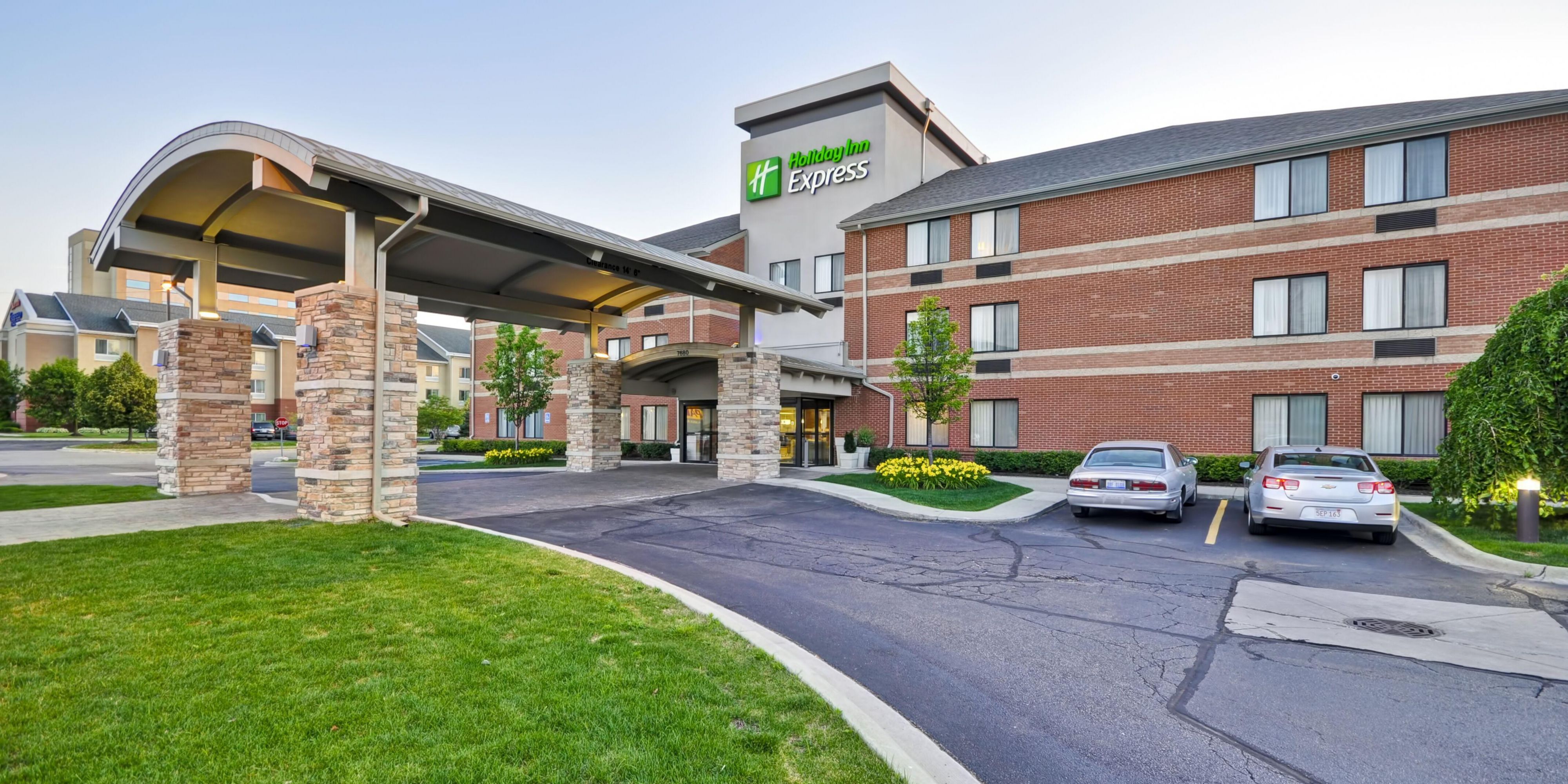 Detroit Airport Hotels in Romulus | Holiday Inn Express Romulus / Detroit  Airport
