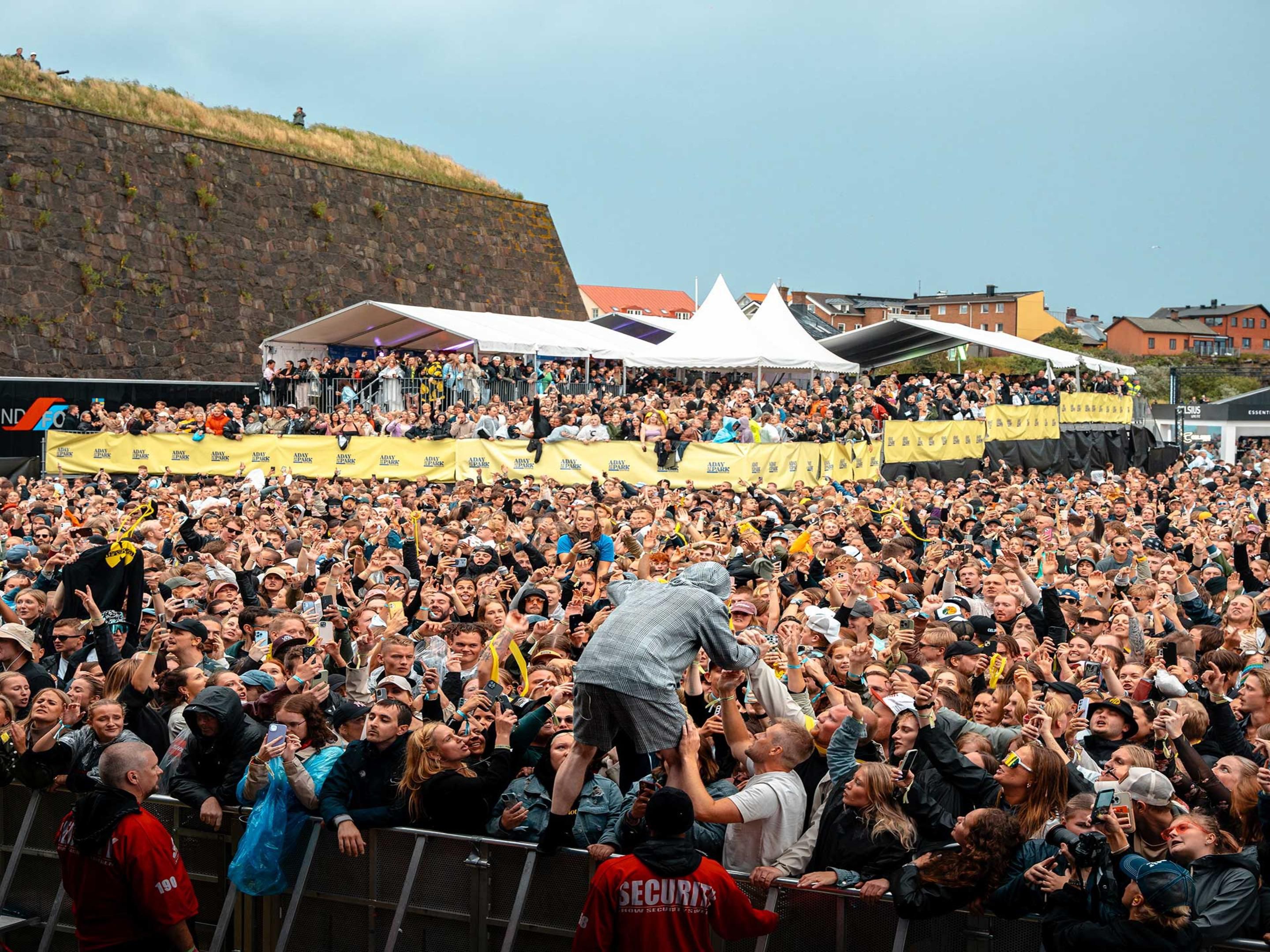 On Saturday the 13th of September, the festival A Day at the Park takes place in the Kralingse Bos in Rotterdam. Don’t miss it, and stay at our nearby hotel for an unforgettable weekend.
