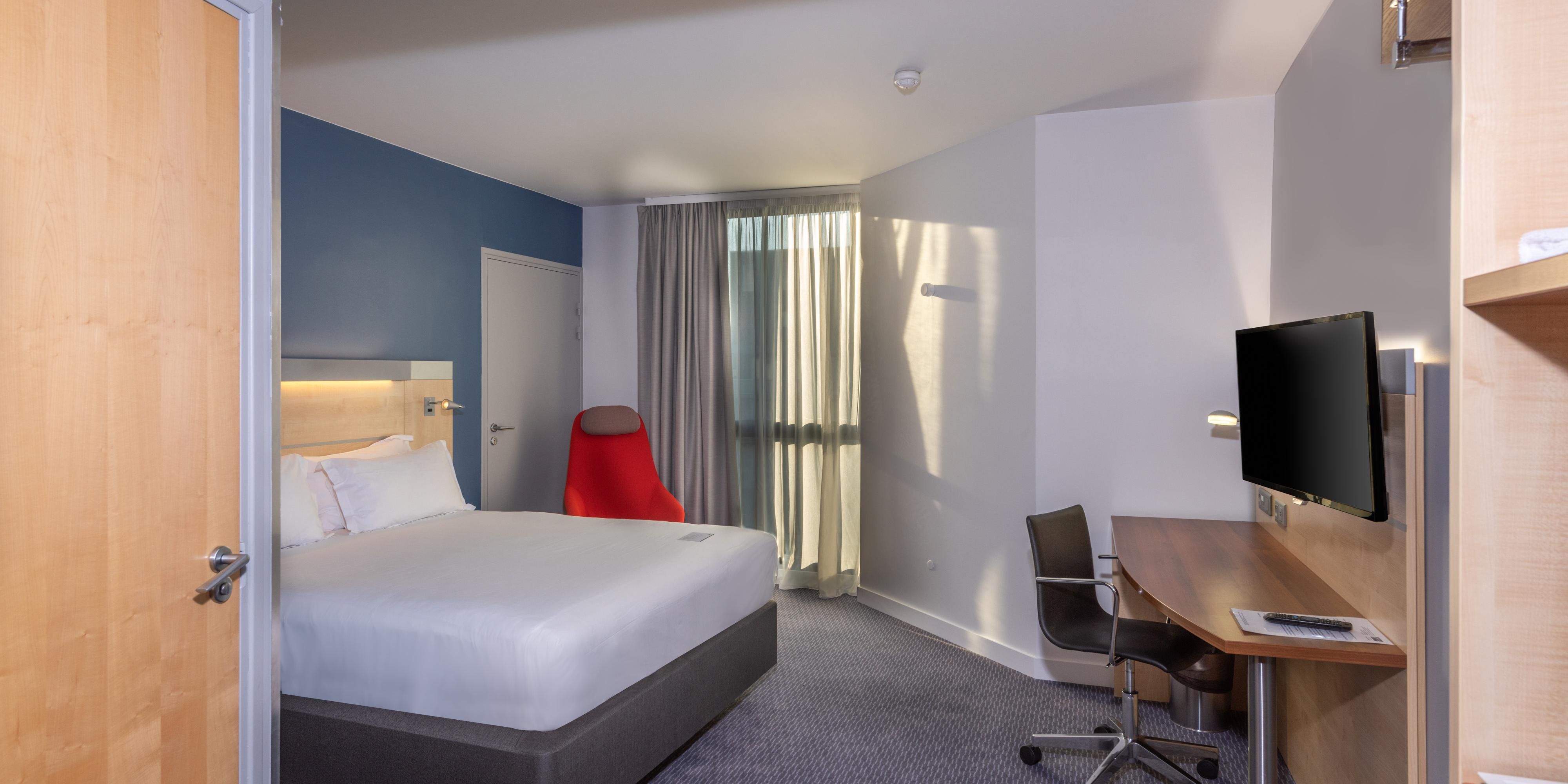 Découvrez nos chambres fraîchement rénovées, et profitez du confort et de la modernité qu'elles offrent. Un séjour avec vos enfants ? Nos chambres familles vous attendent.